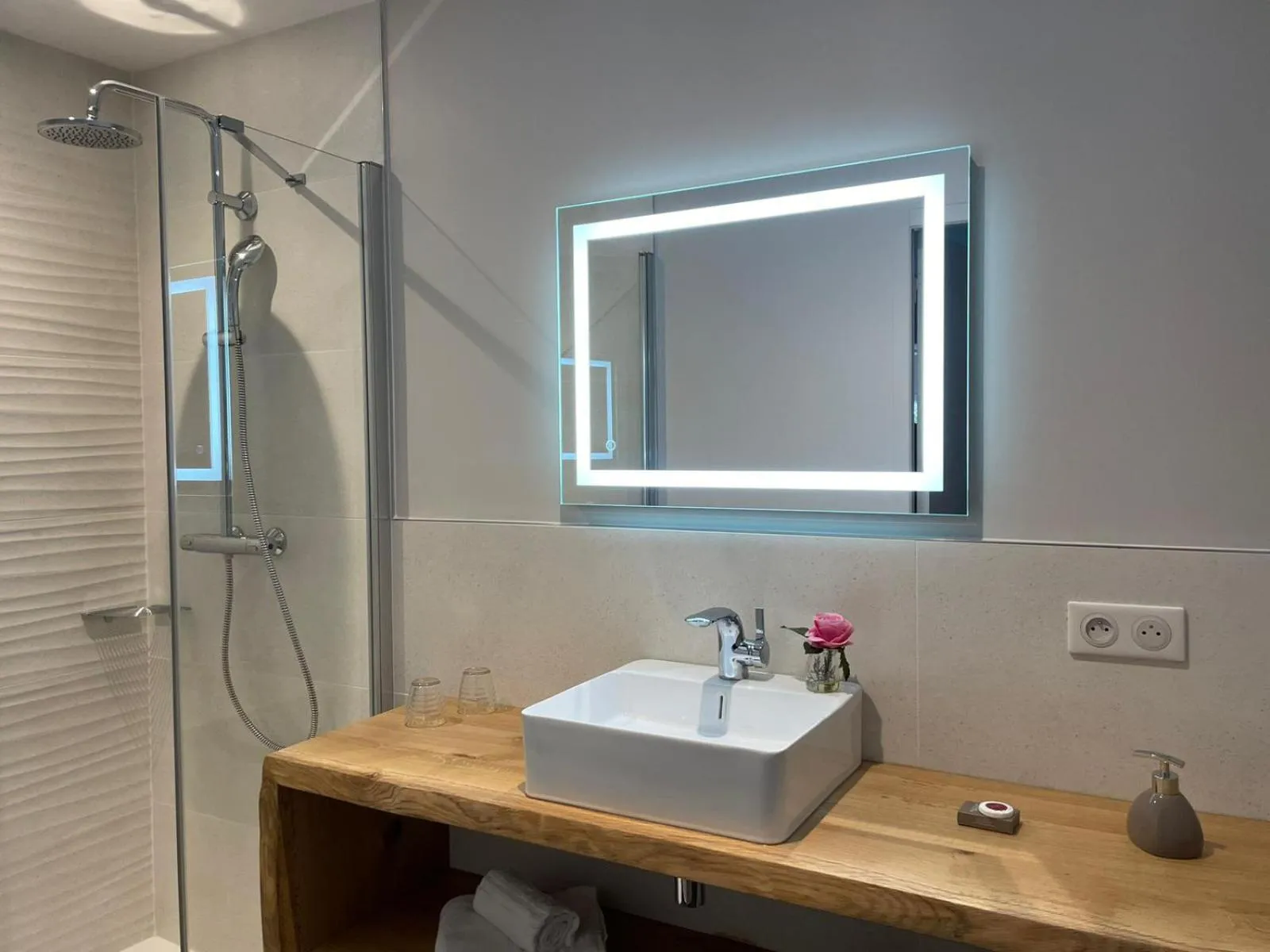 Hôtel & Restaurant - Le Manoir des Cèdres - piscine extérieure et climatisation