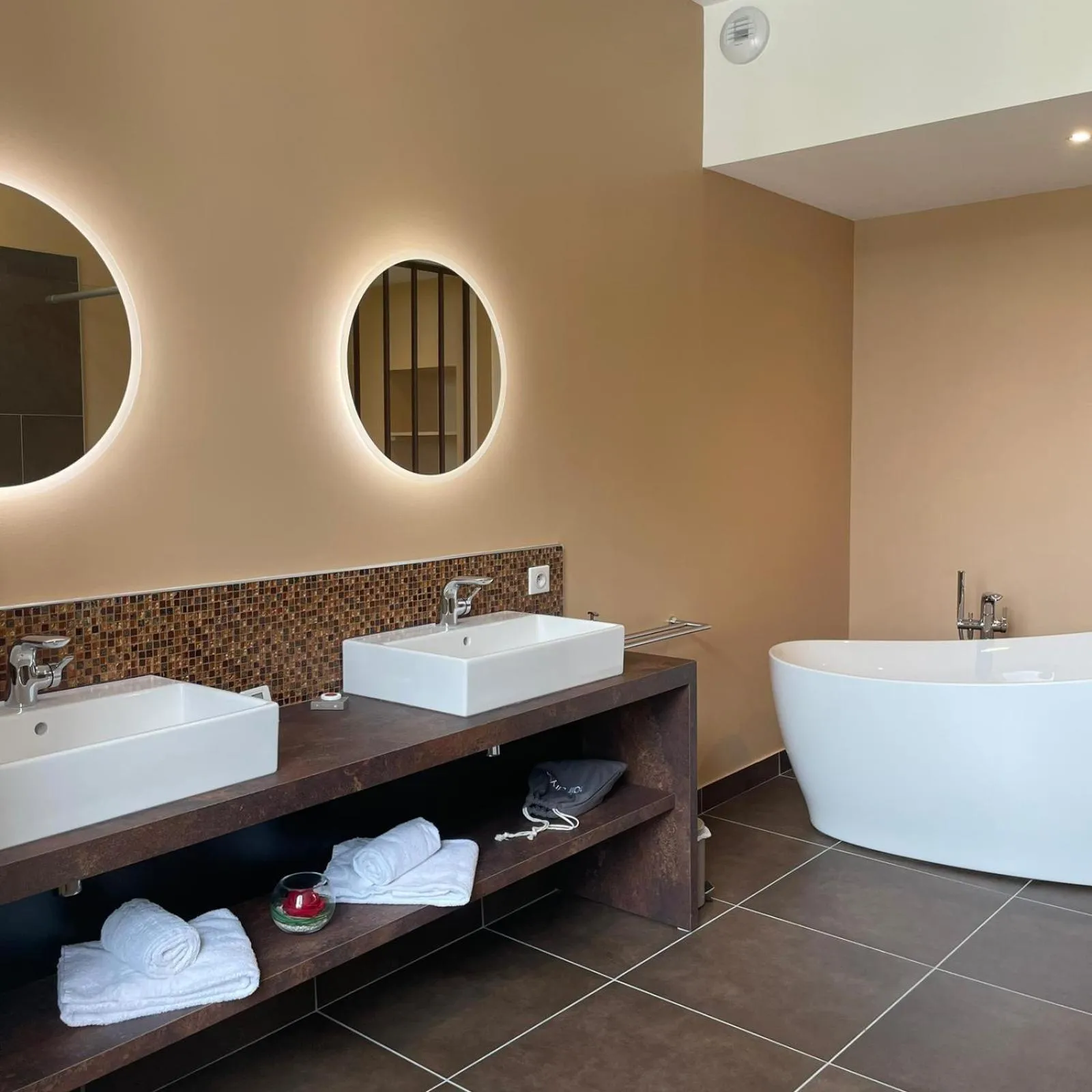 Hôtel & Restaurant - Le Manoir des Cèdres - piscine extérieure et climatisation