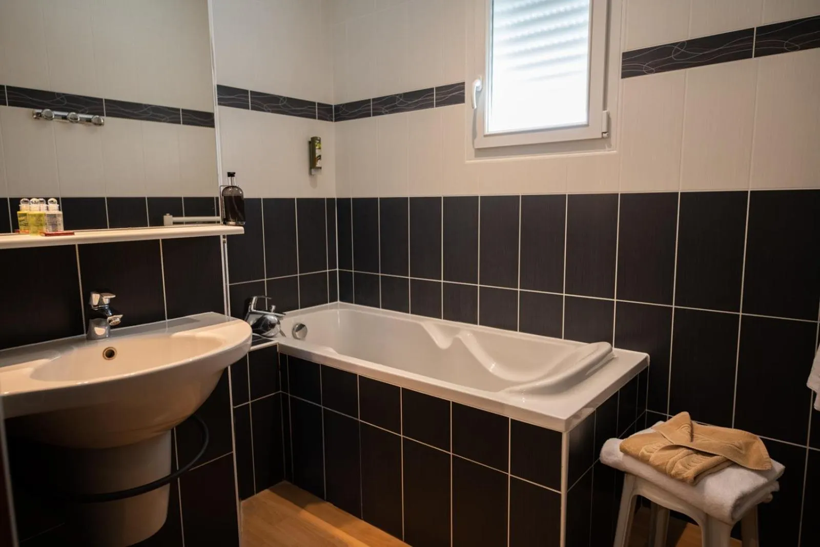 Bathroom in Logis Hotel Restaurant L'Escapade