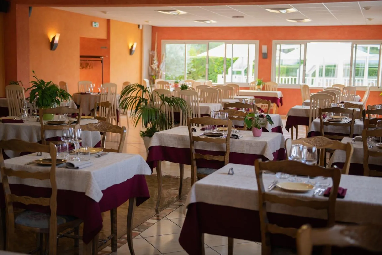 Restaurant/places to eat in Logis Hotel Restaurant L'Escapade