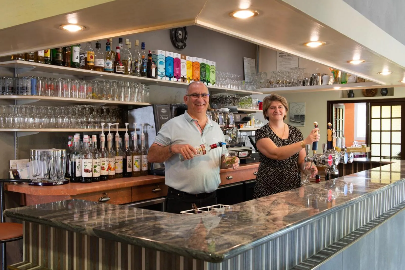 Lounge or bar in Logis Hotel Restaurant L'Escapade