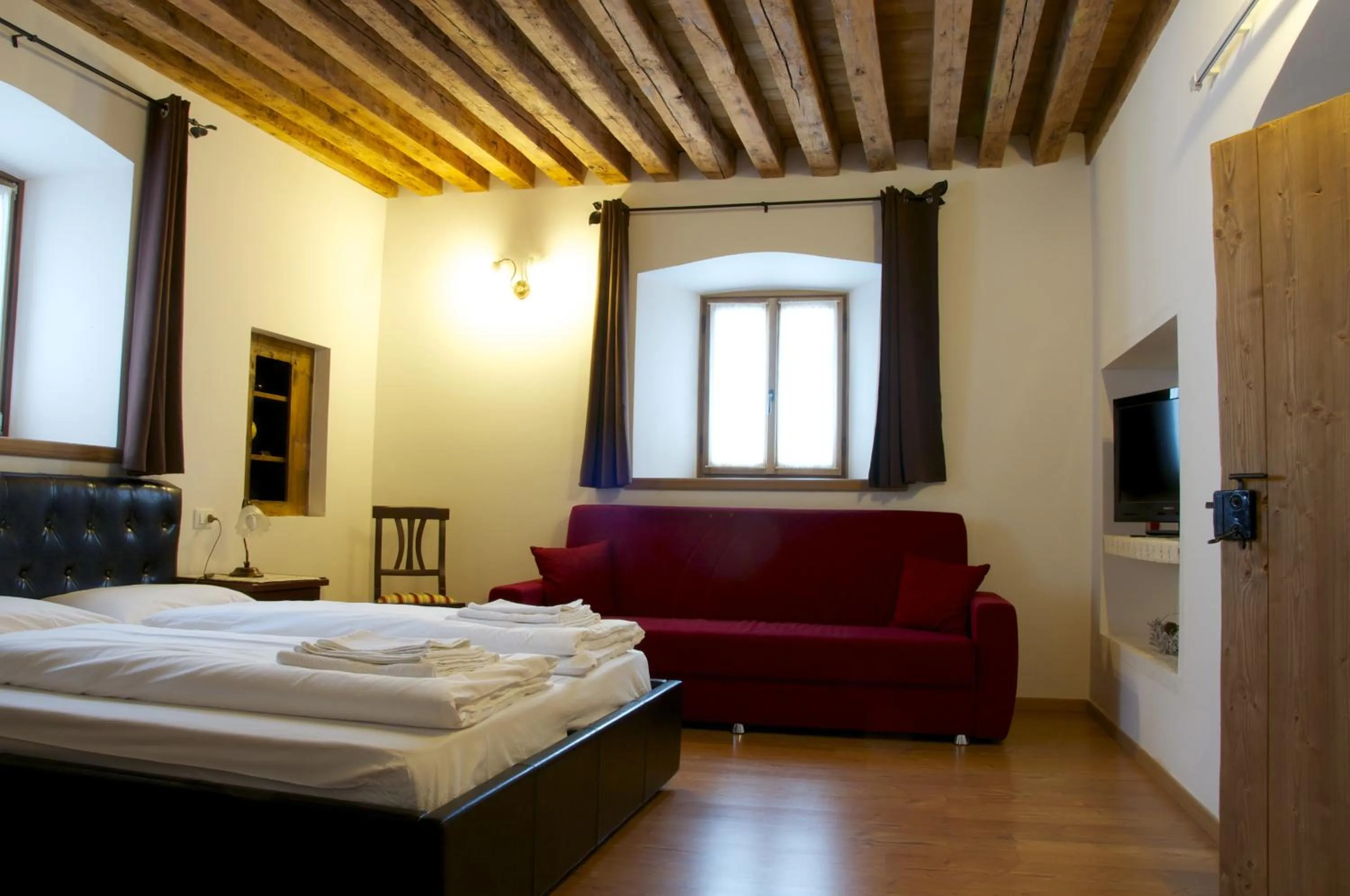 Bedroom, Bed in Alla Regia