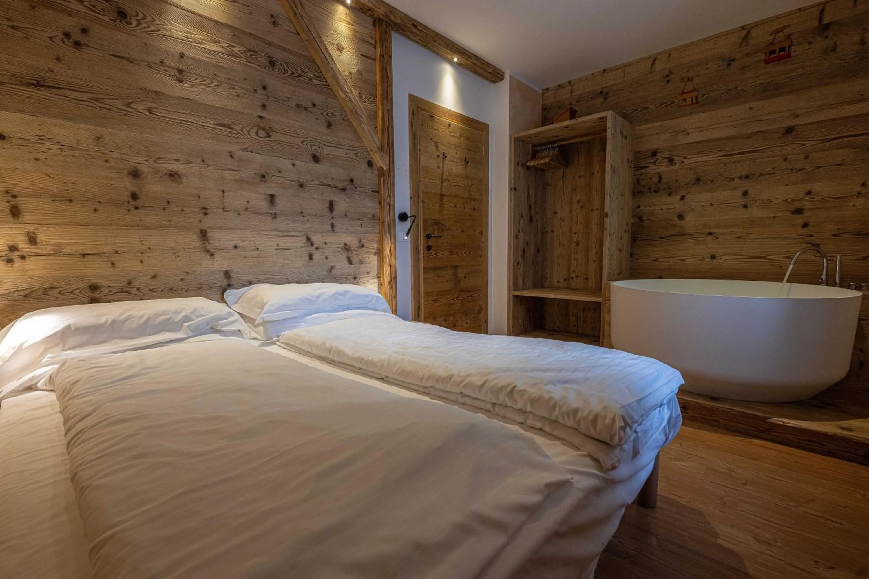 Bedroom, Bed in Alla Regia