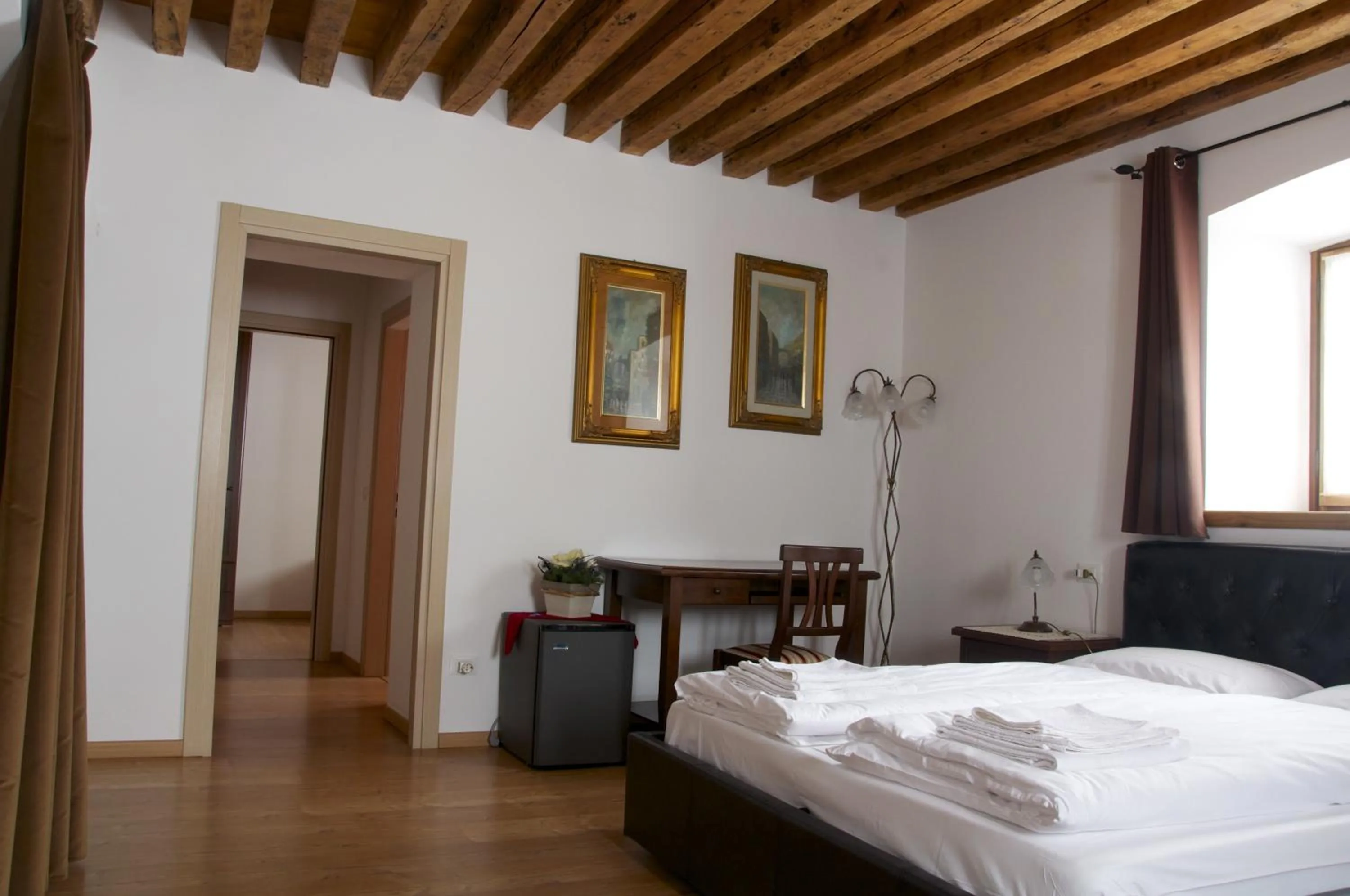 Photo of the whole room, Bed in Alla Regia