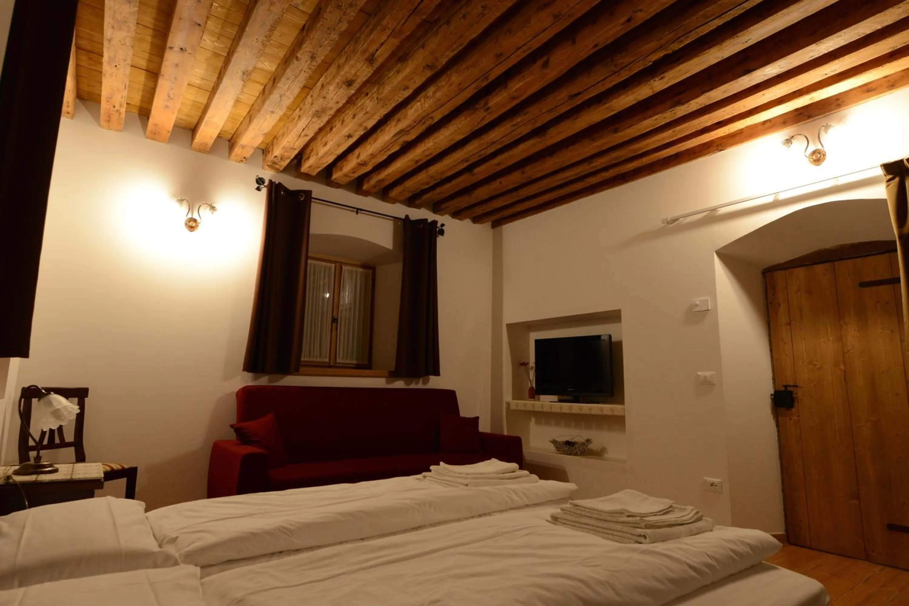 Photo of the whole room, Bed in Alla Regia