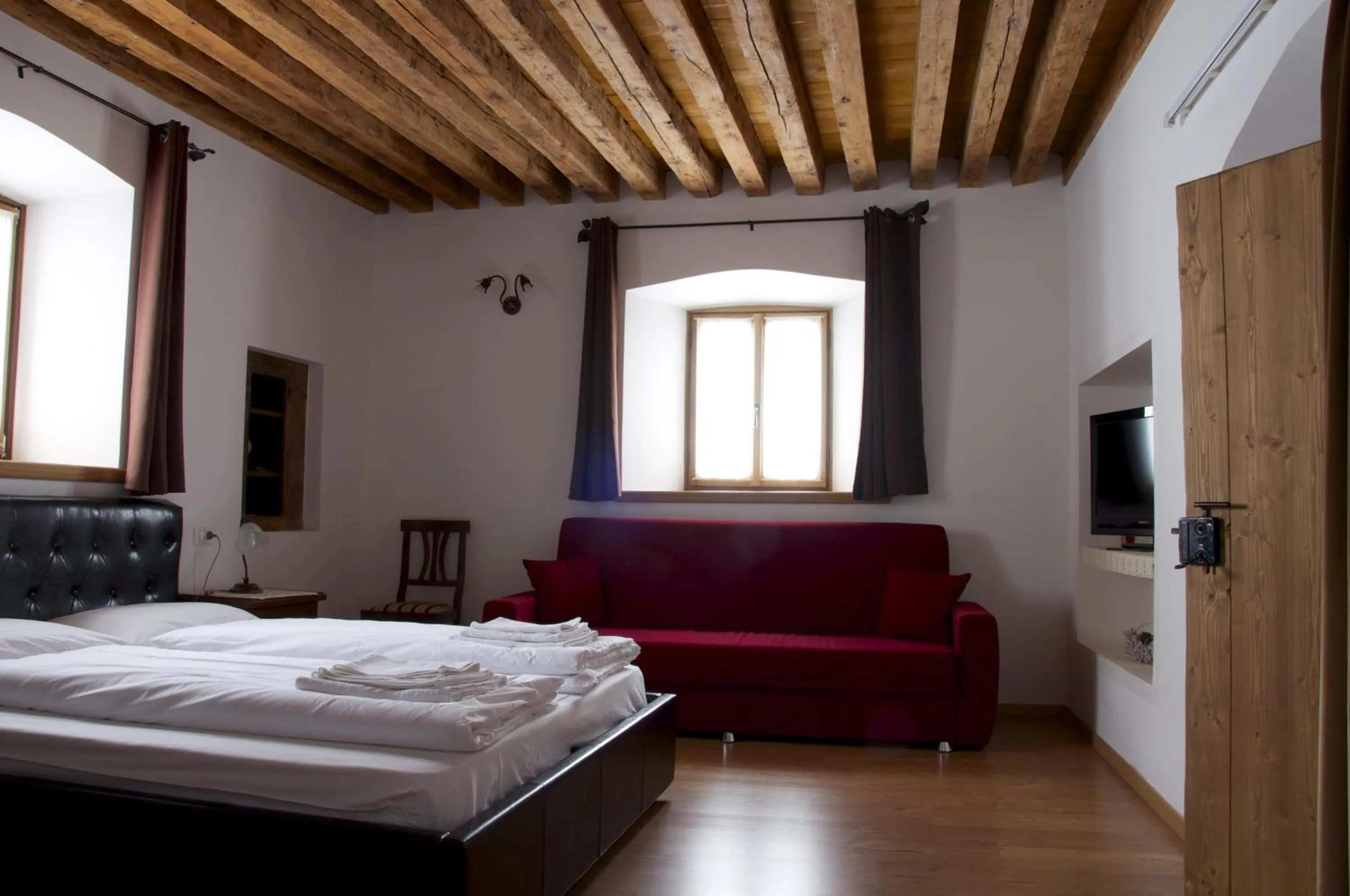 Photo of the whole room, Bed in Alla Regia