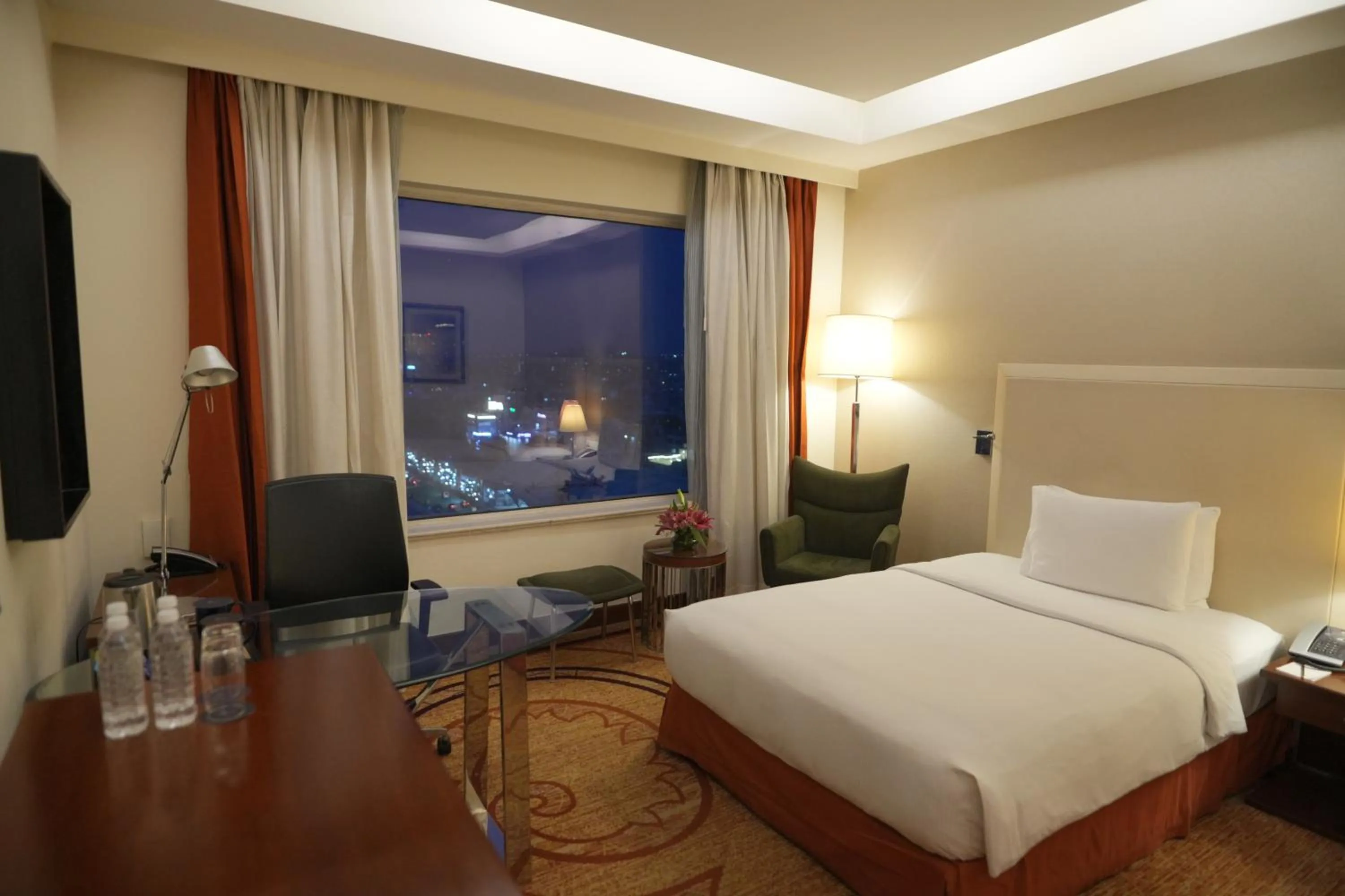 Bedroom, Bed in DoubleTree by Hilton Gurgaon New Delhi NCR