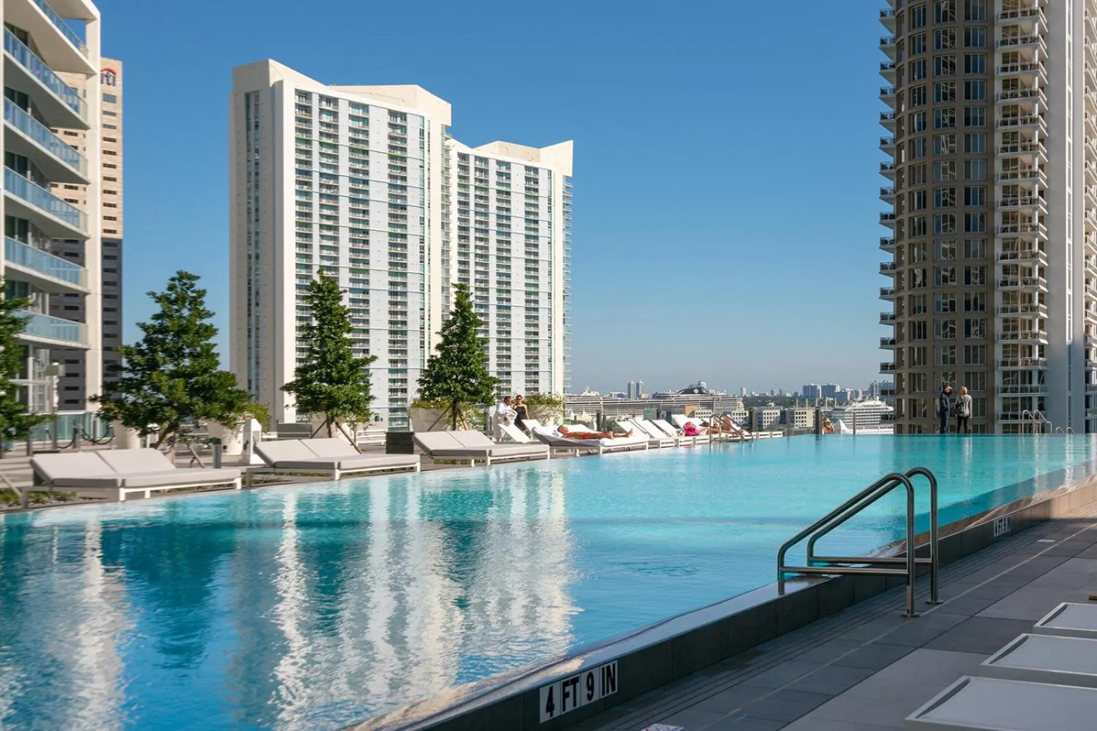 Swimming pool in ICON Brickell residences