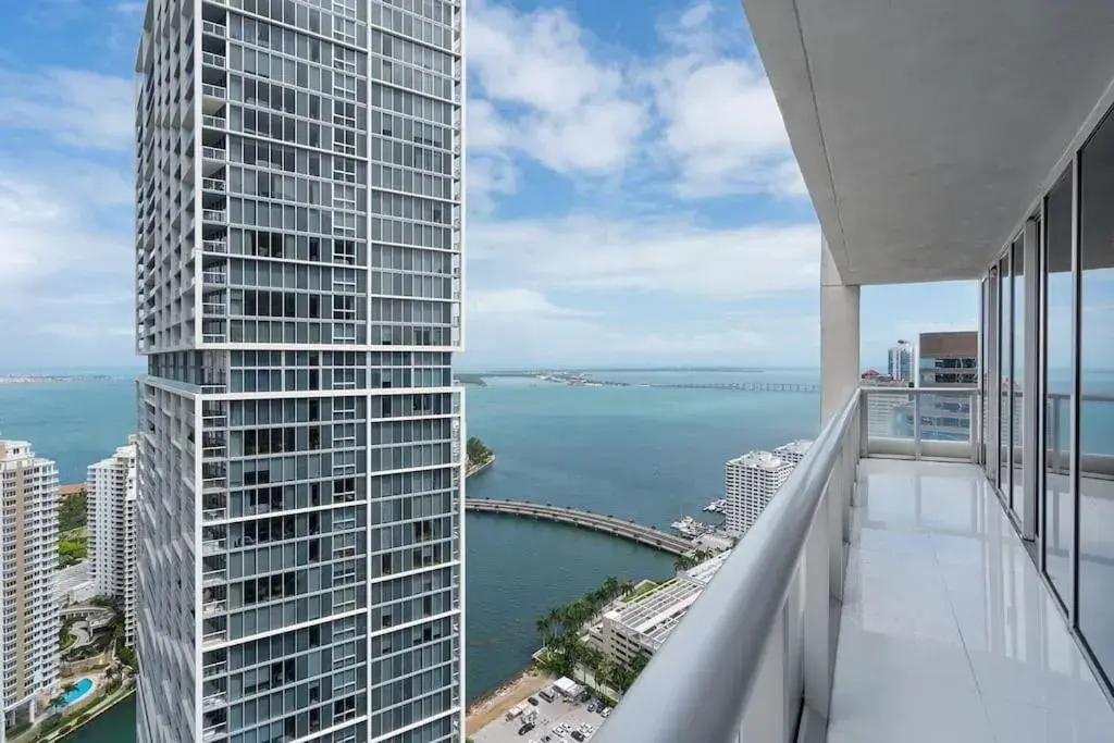 Apartment with Balcony in ICON Brickell residences Apartment with Balcony in ICON Brickell residences