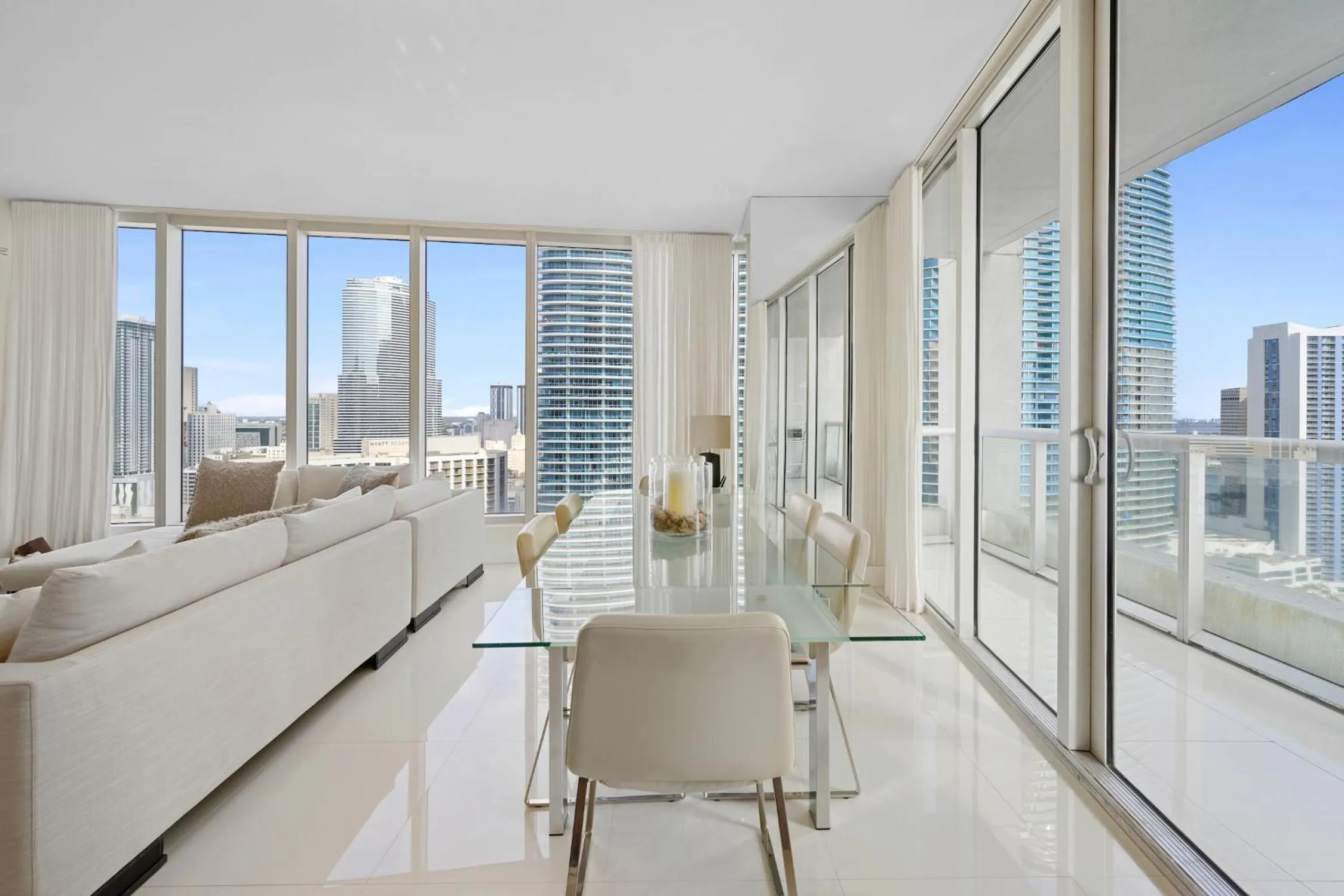 Dining area in ICON Brickell residences