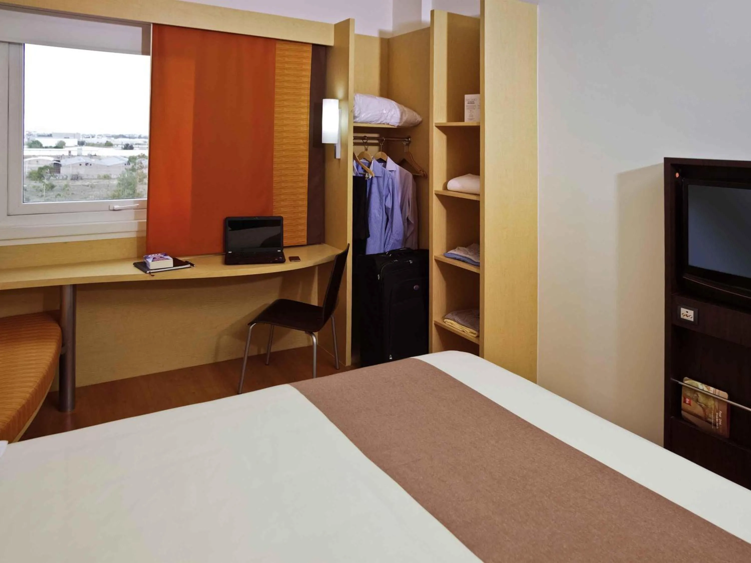 Bedroom, Bed in Ibis San Luis Potosi