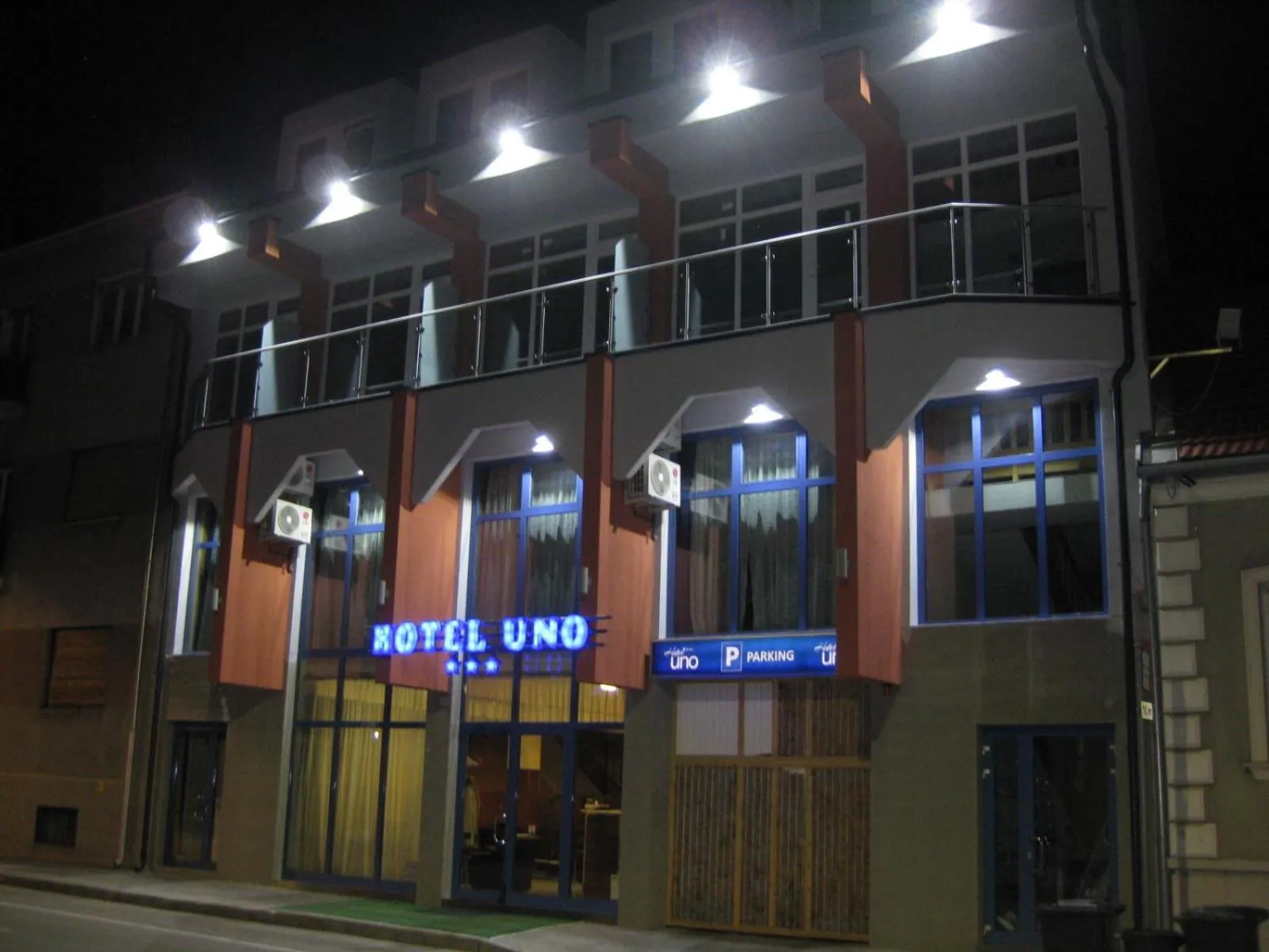 Facade/entrance in Hotel Uno