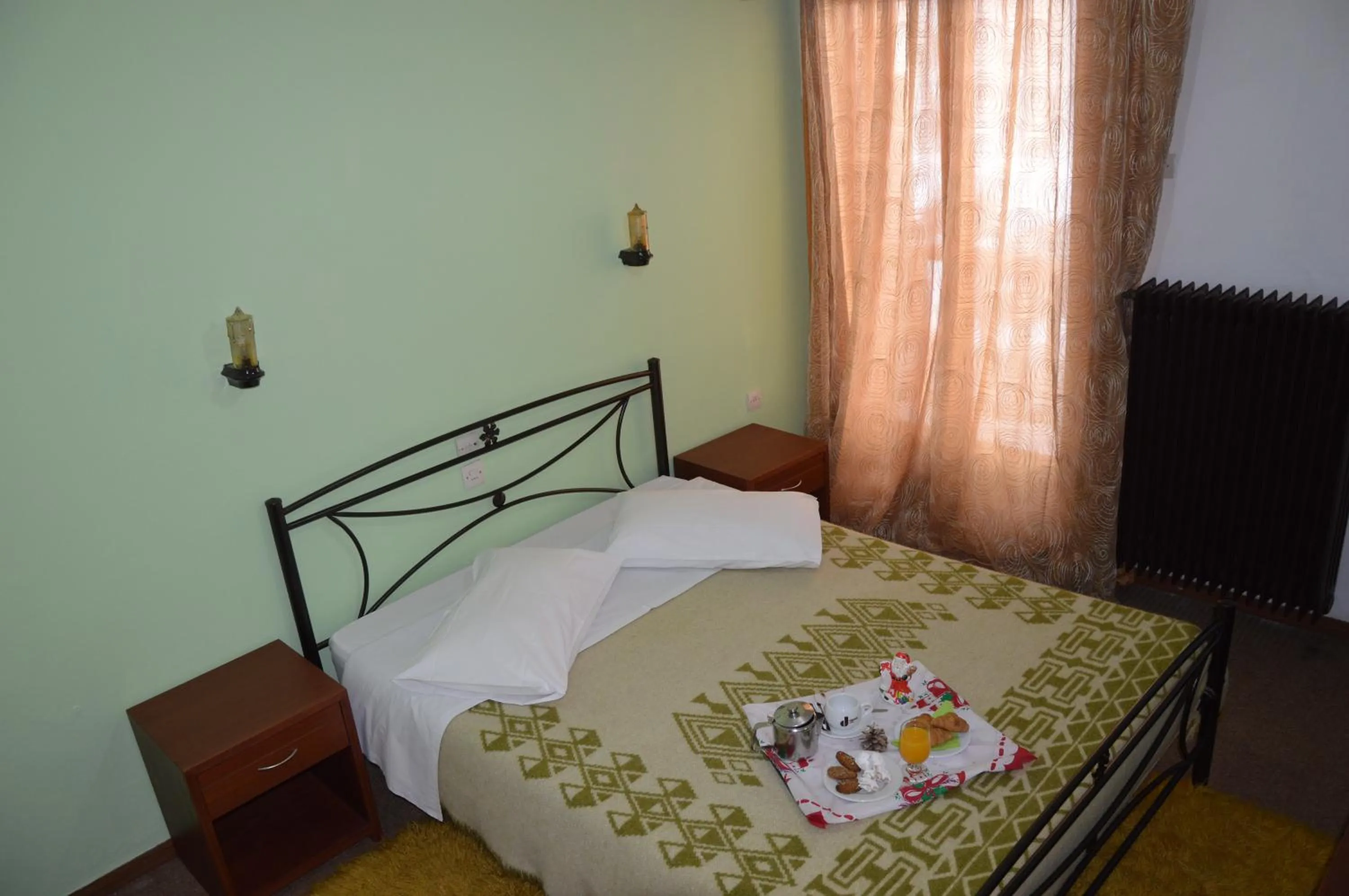 Bed in Hotel Hani Zisi