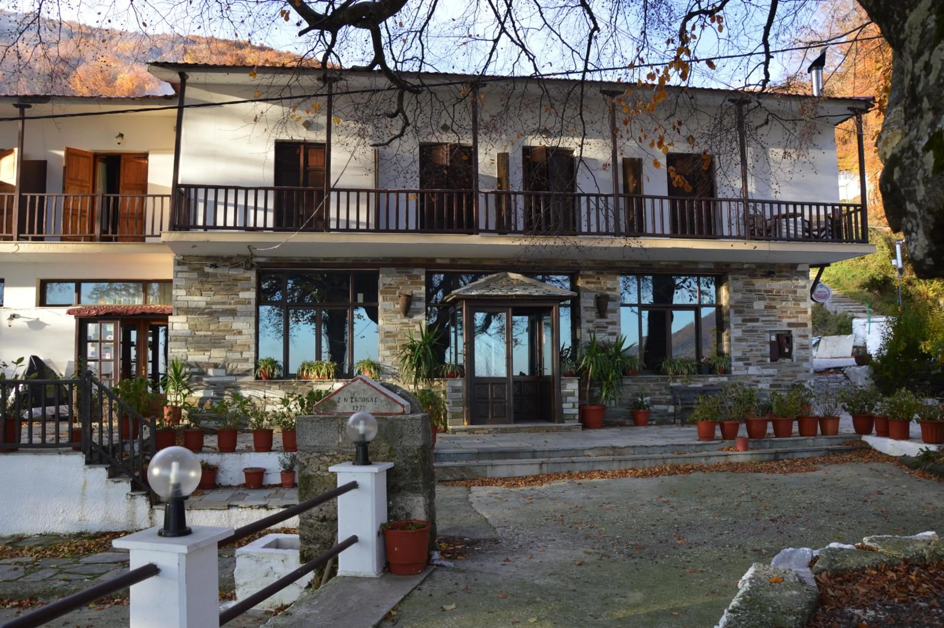 Facade/entrance in Hotel Hani Zisi