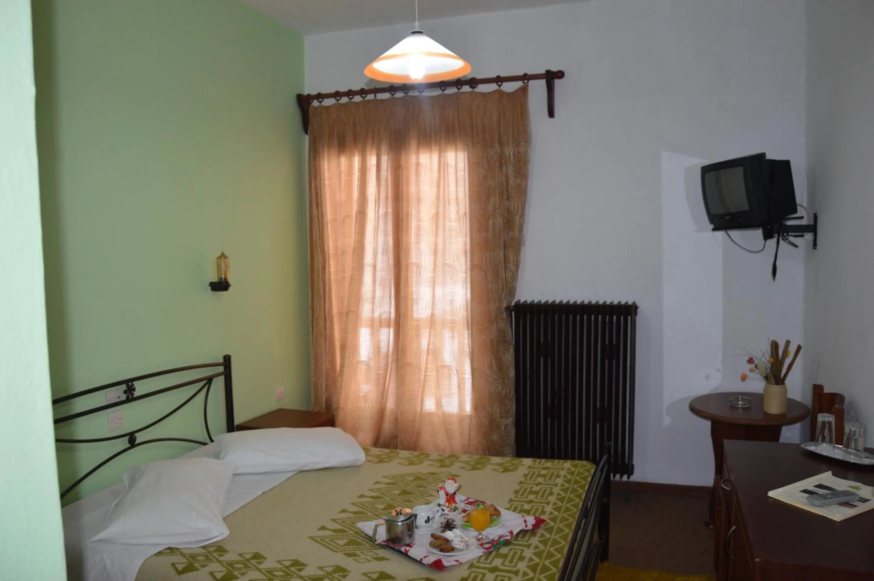 Bed in Hotel Hani Zisi