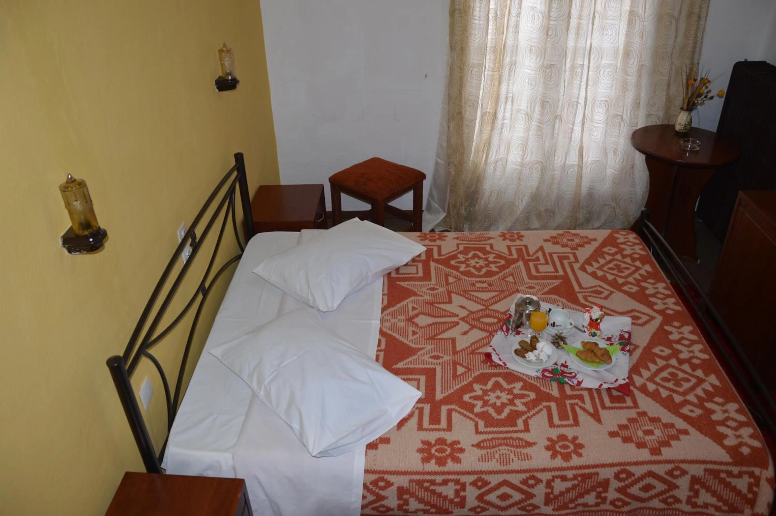 Bed in Hotel Hani Zisi