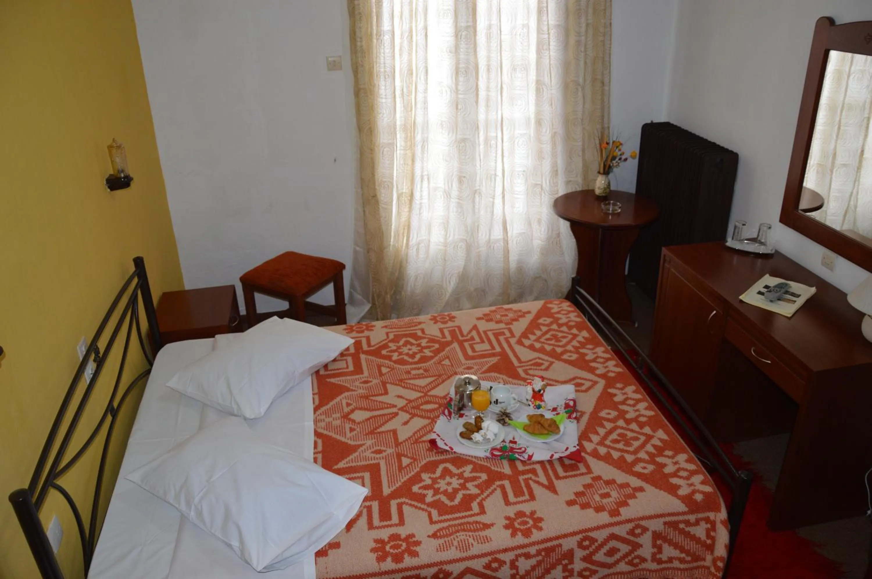 Bed in Hotel Hani Zisi