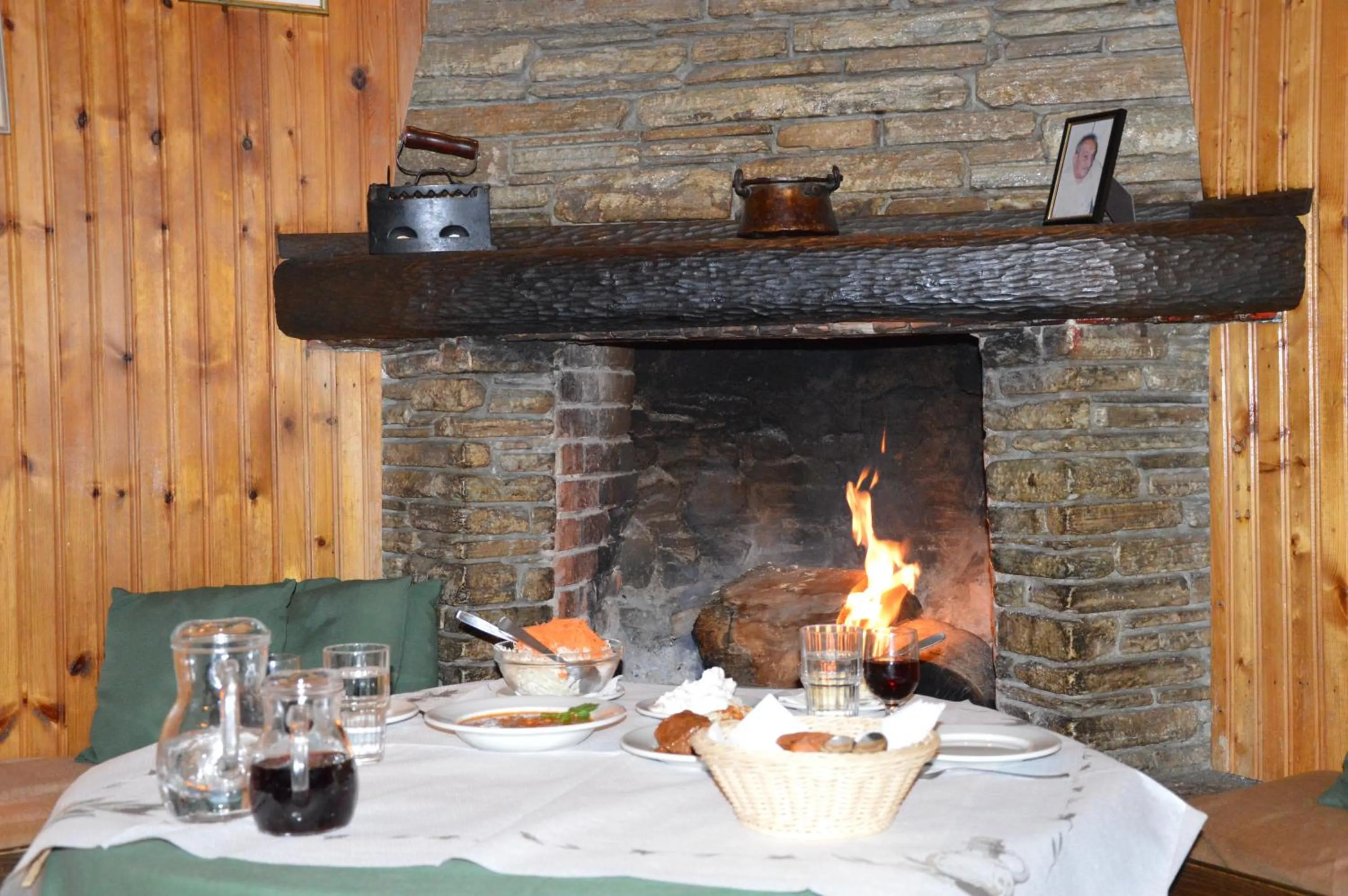 Restaurant/places to eat in Hotel Hani Zisi