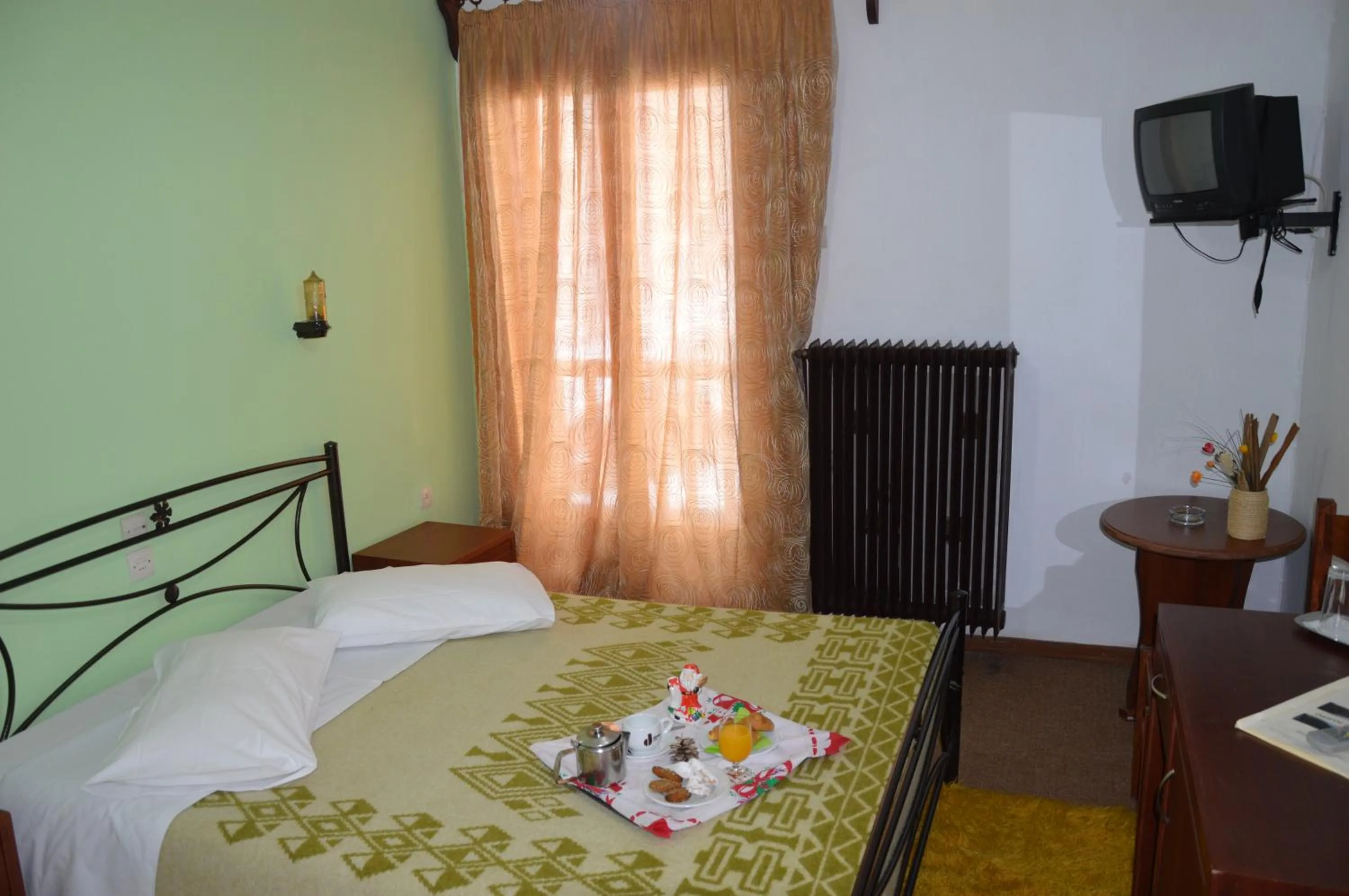 Bed in Hotel Hani Zisi