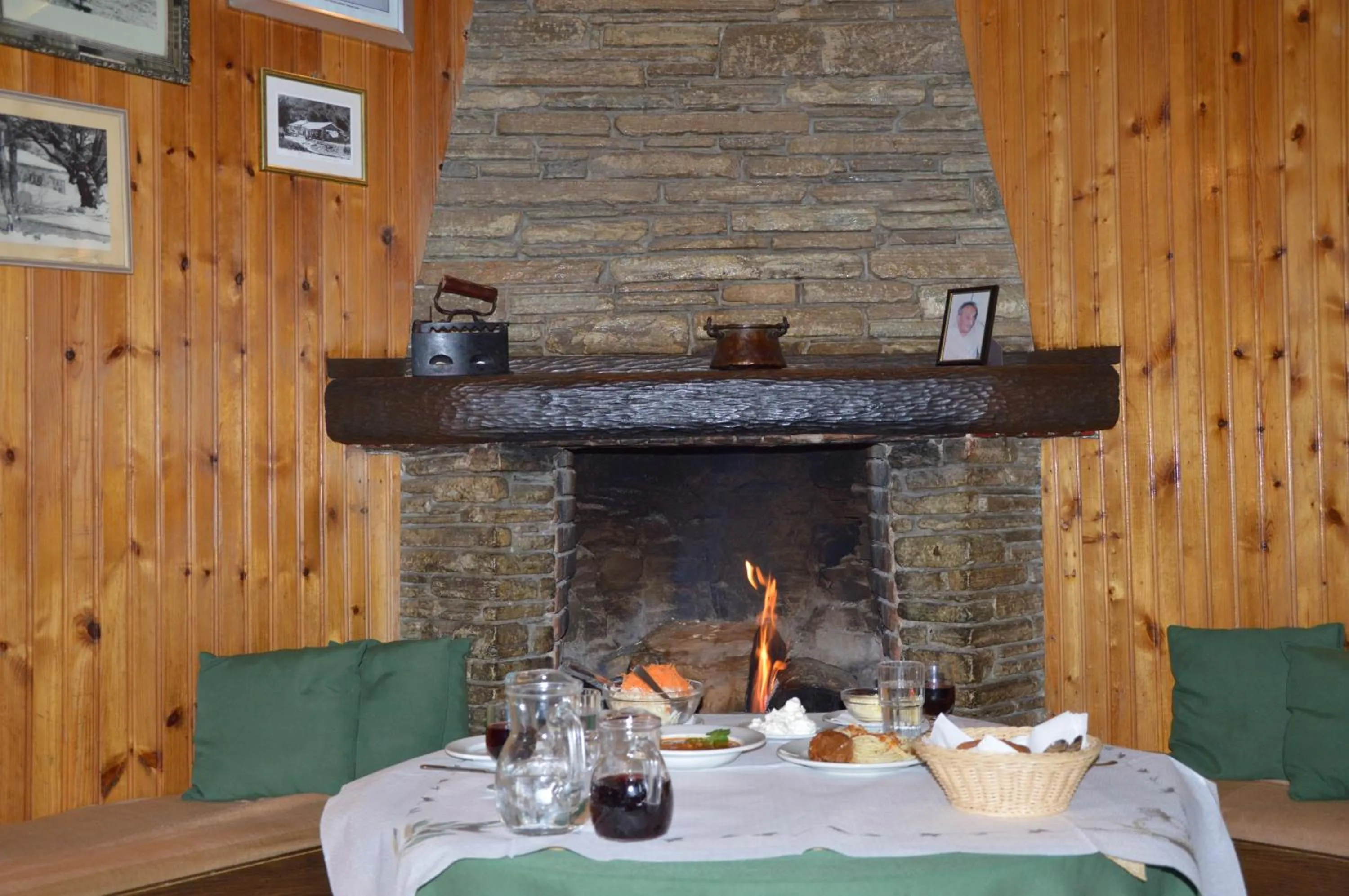 Restaurant/places to eat in Hotel Hani Zisi