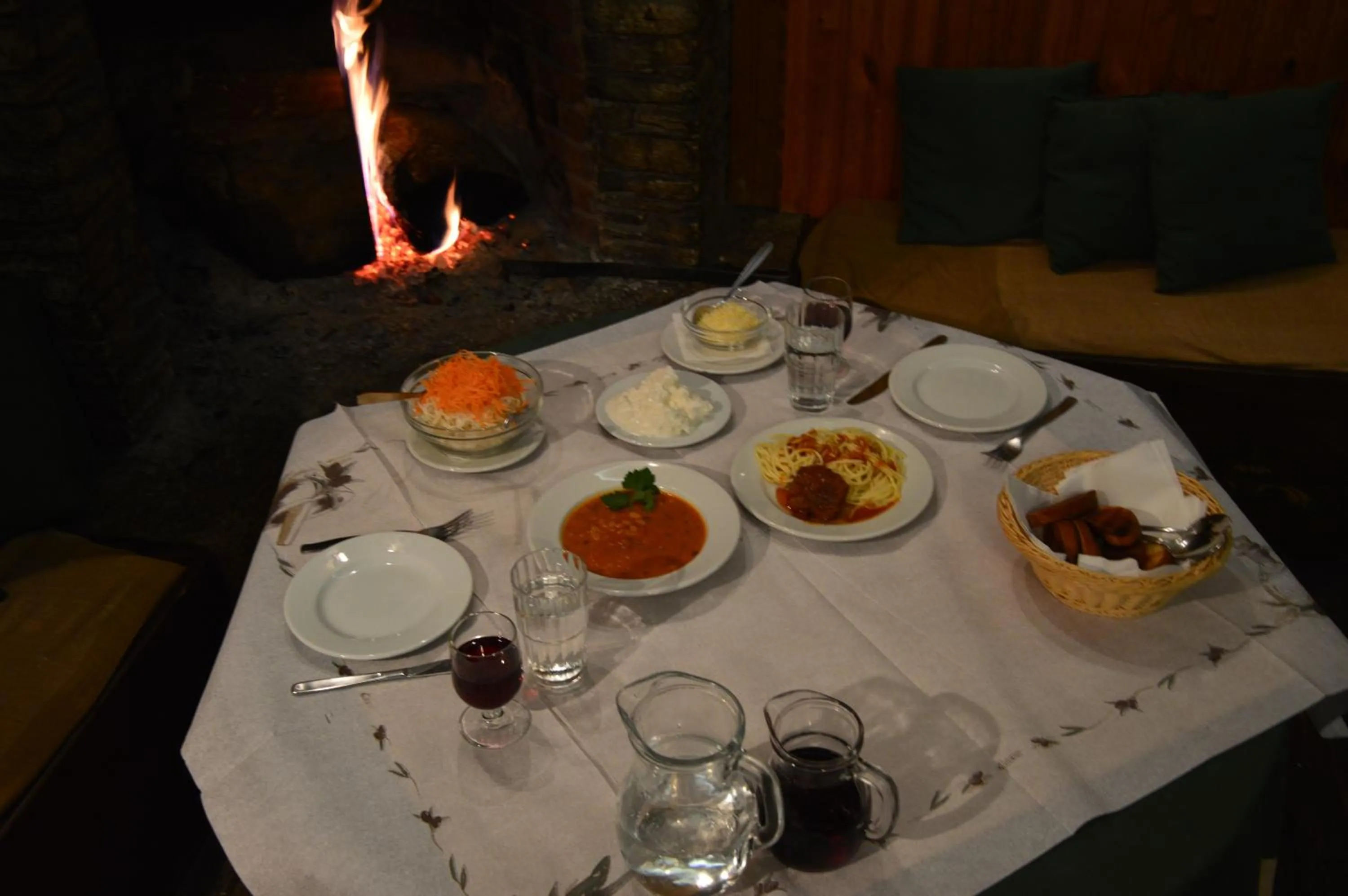Restaurant/places to eat in Hotel Hani Zisi