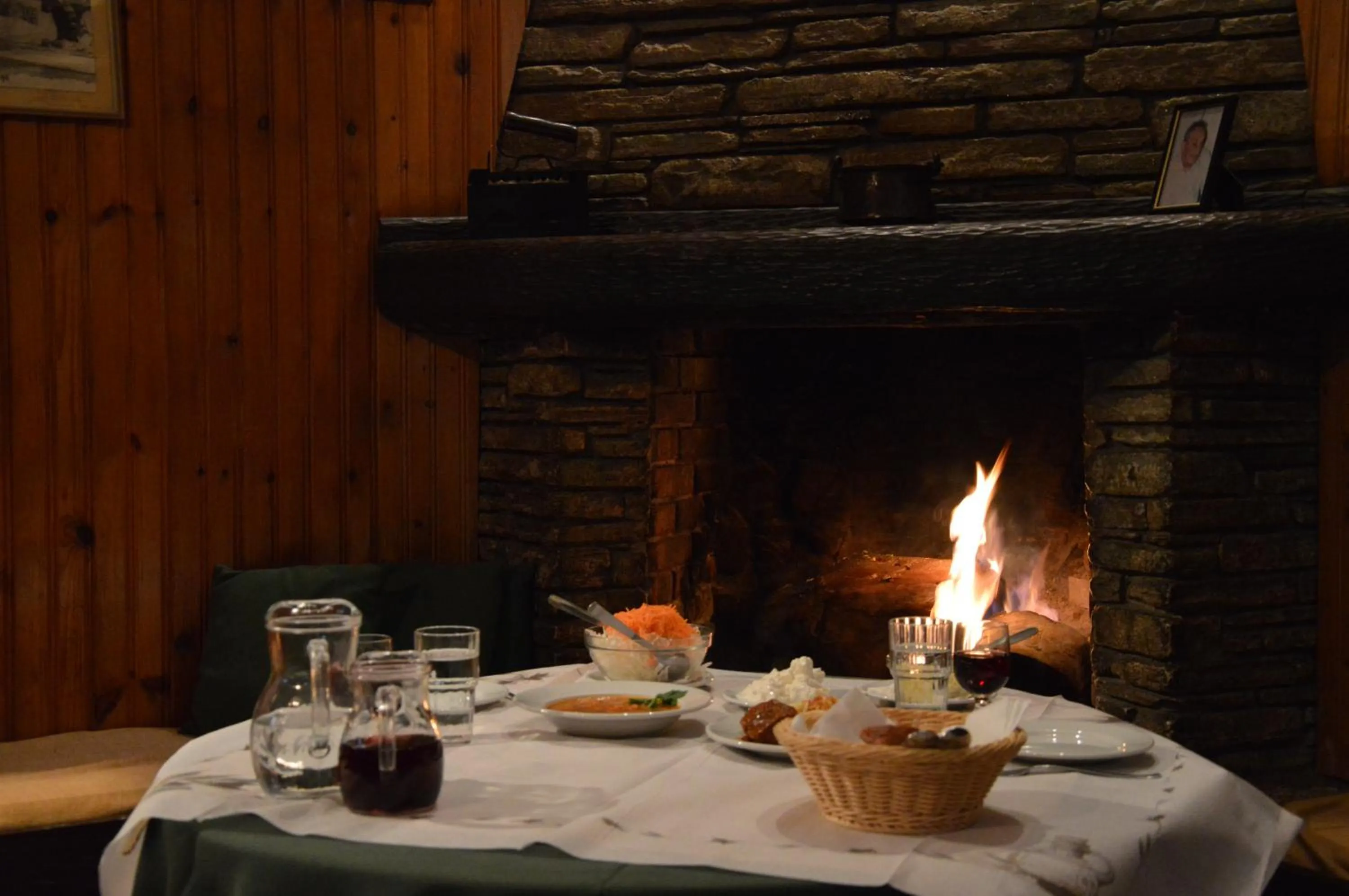 Restaurant/places to eat in Hotel Hani Zisi