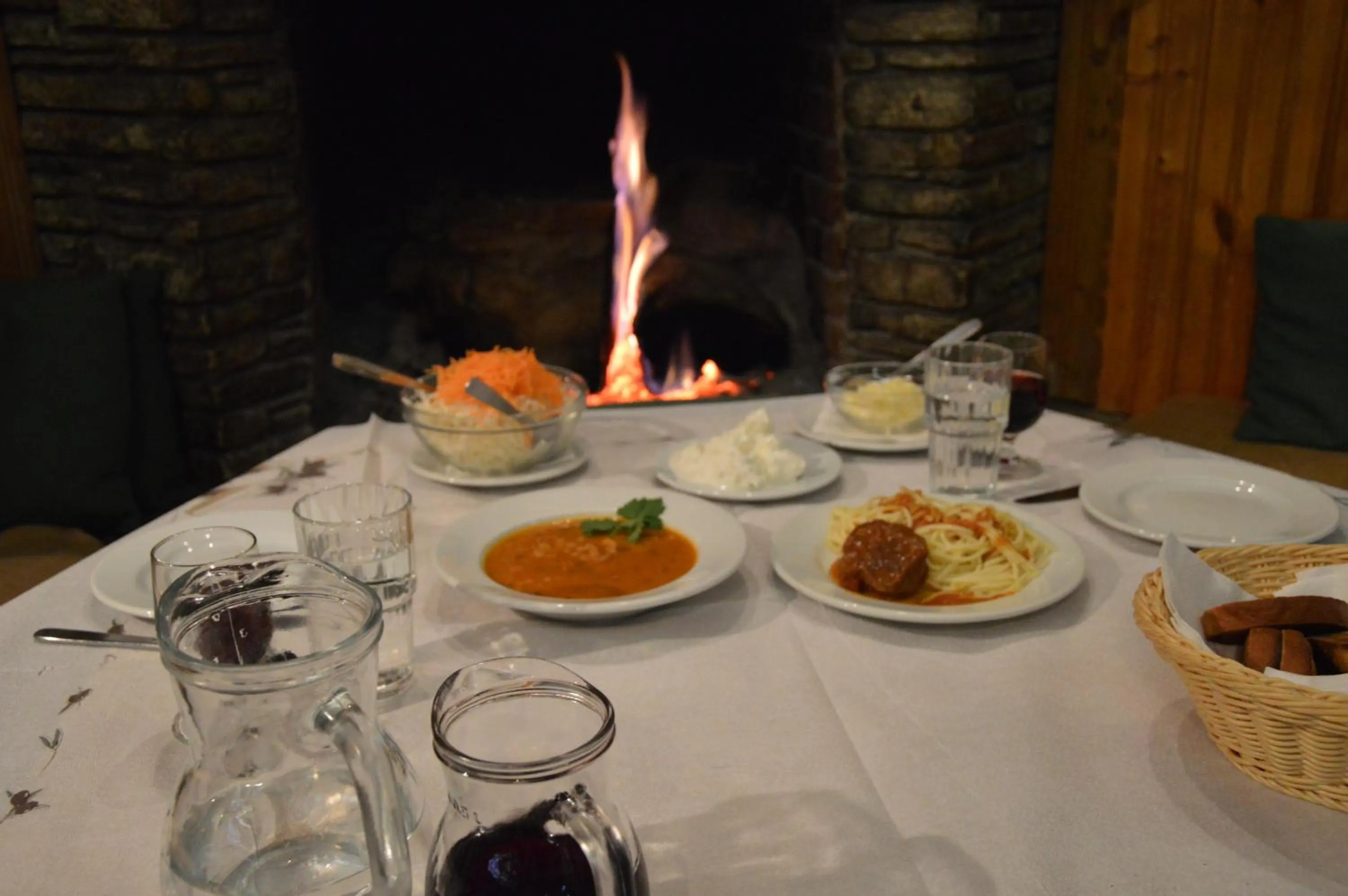 Restaurant/places to eat in Hotel Hani Zisi