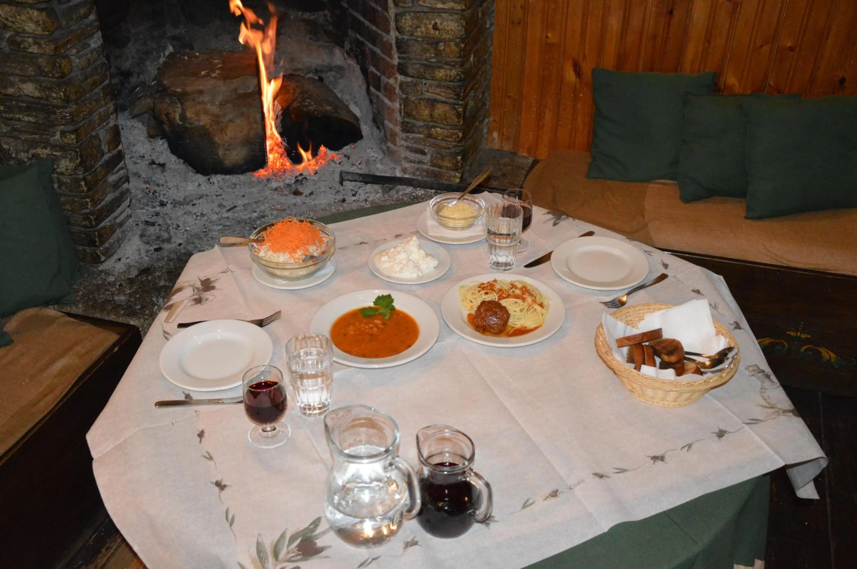 Restaurant/places to eat in Hotel Hani Zisi