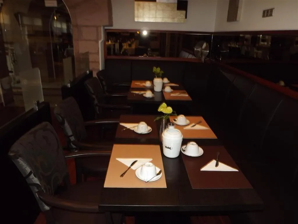 Restaurant/places to eat in Schlosshotel Landstuhl