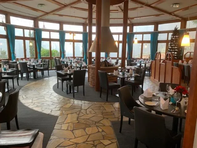 Restaurant/places to eat in Schlosshotel Landstuhl