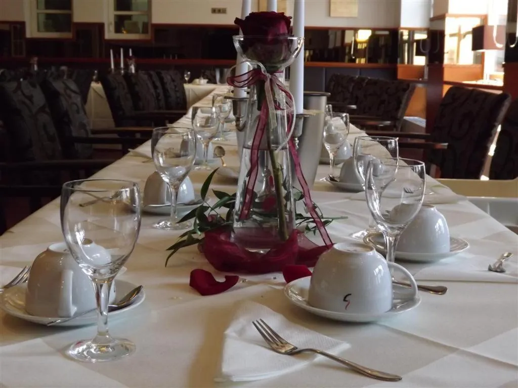 Restaurant/places to eat in Schlosshotel Landstuhl