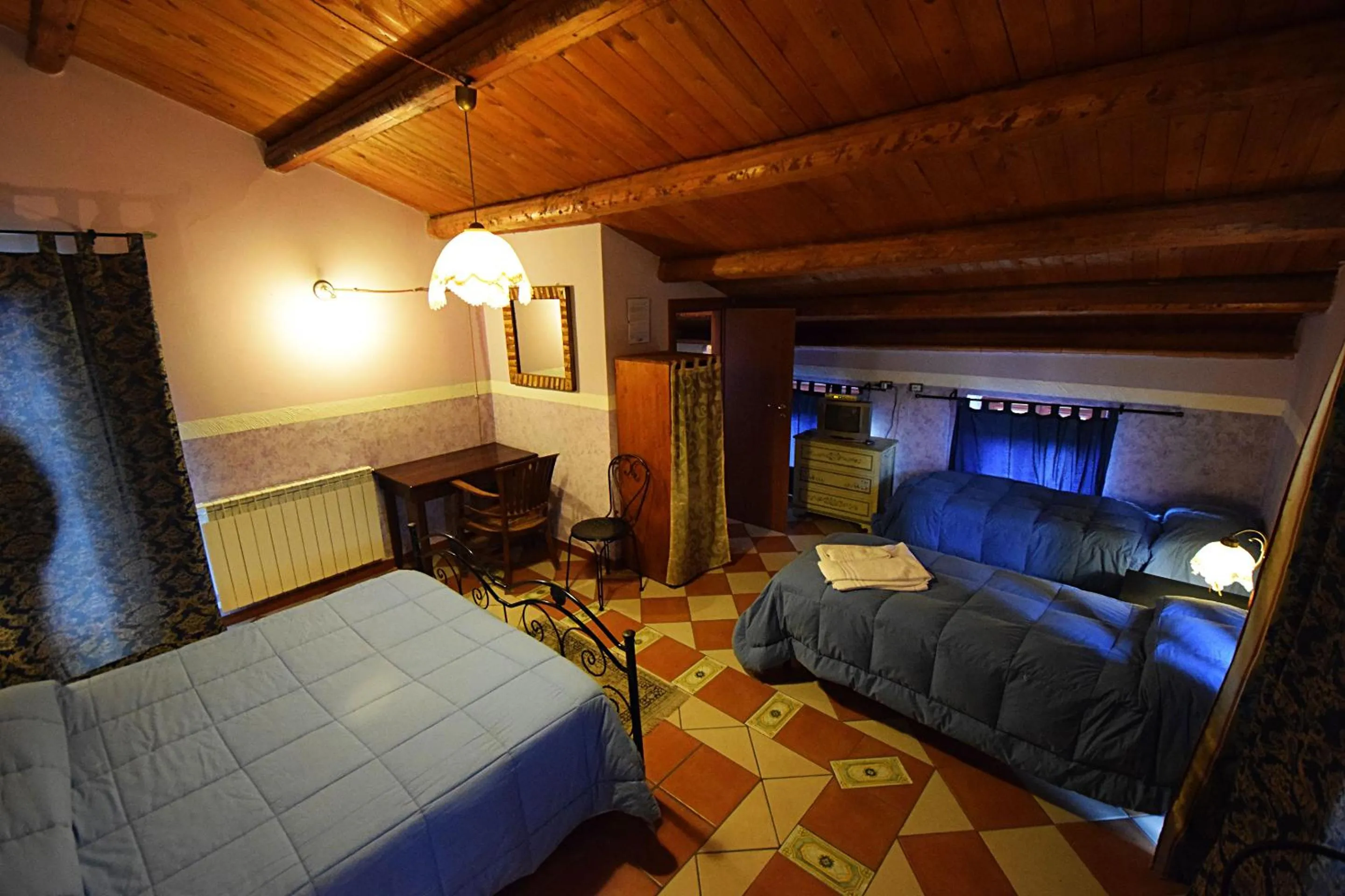 Photo of the whole room, Bed in Giucalem La Casa Negli Orti