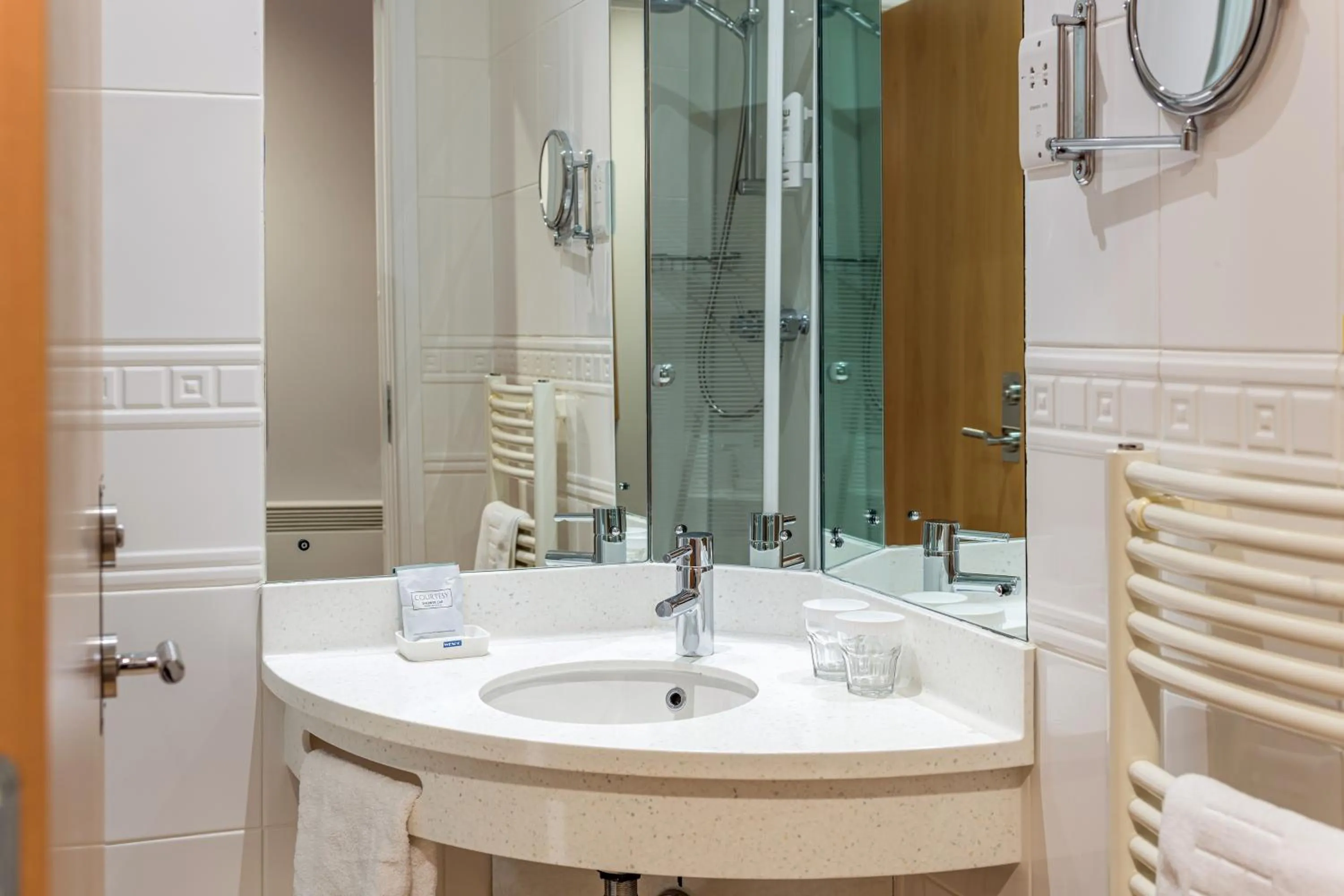 Bathroom in High Range Lodge Hotel