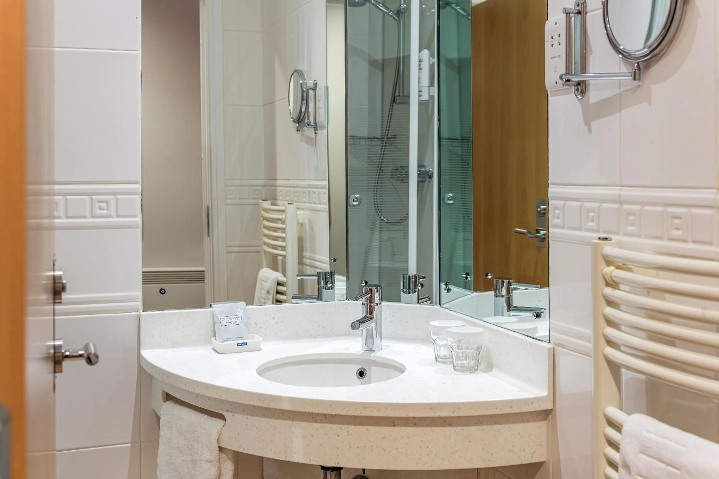 Bathroom in High Range Lodge Hotel