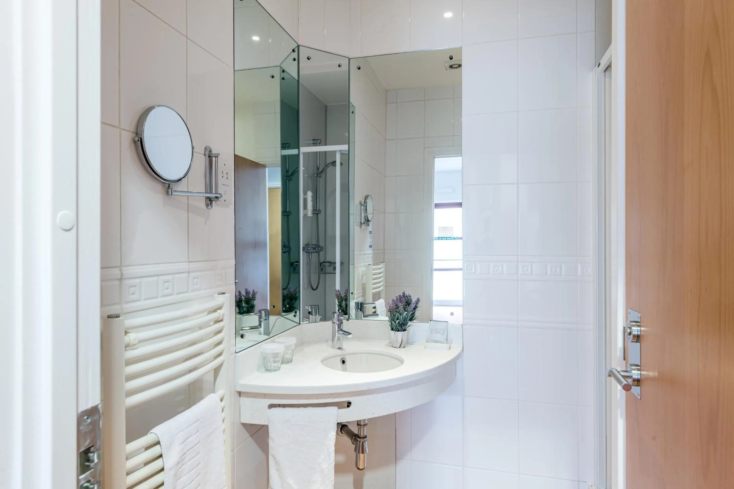 Bathroom in High Range Lodge Hotel