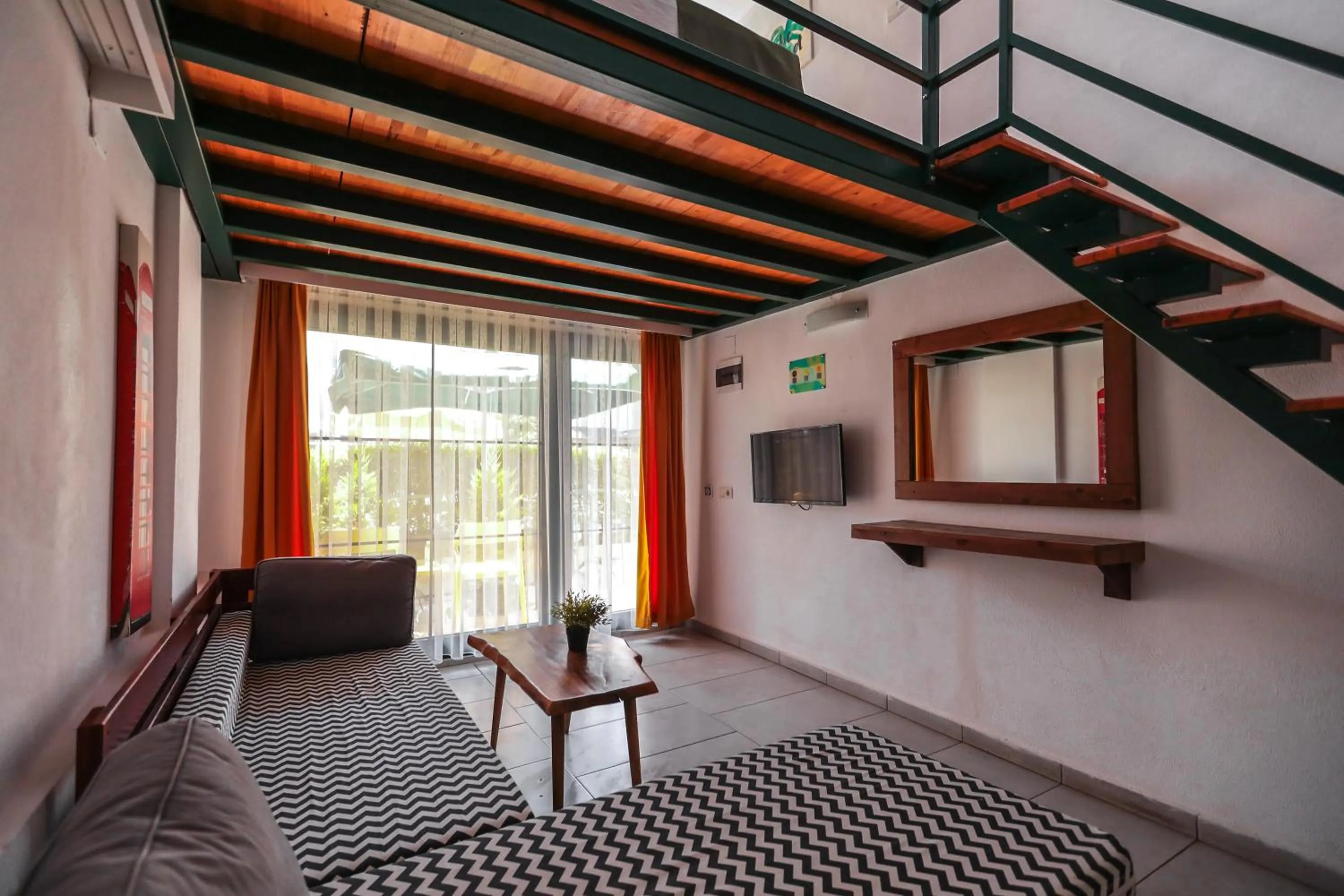 Seating area in Limon Inn Hotel, Taşucu