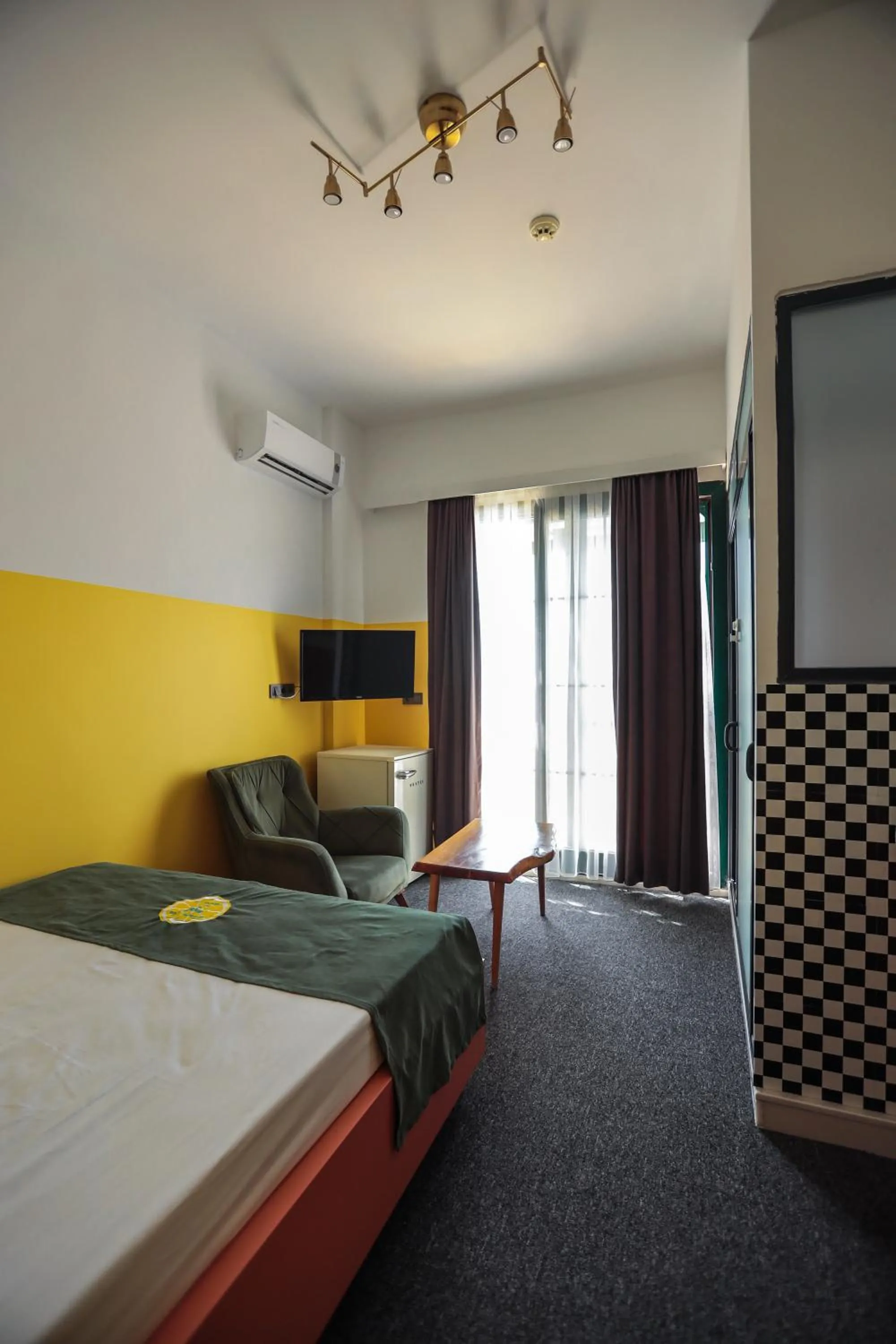 Photo of the whole room, Bed in Limon Inn Hotel, Taşucu