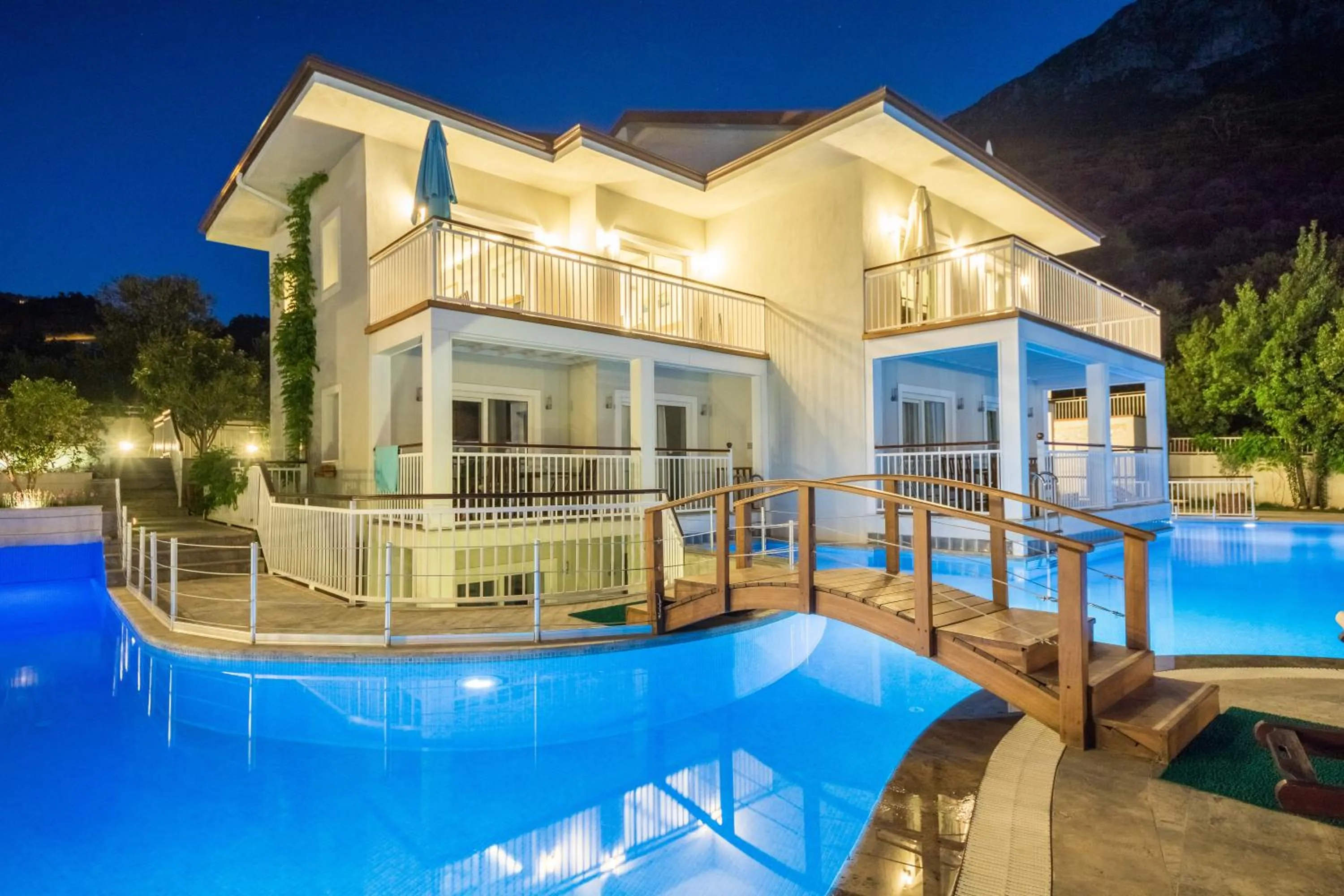 Night in Mozaik Hotel