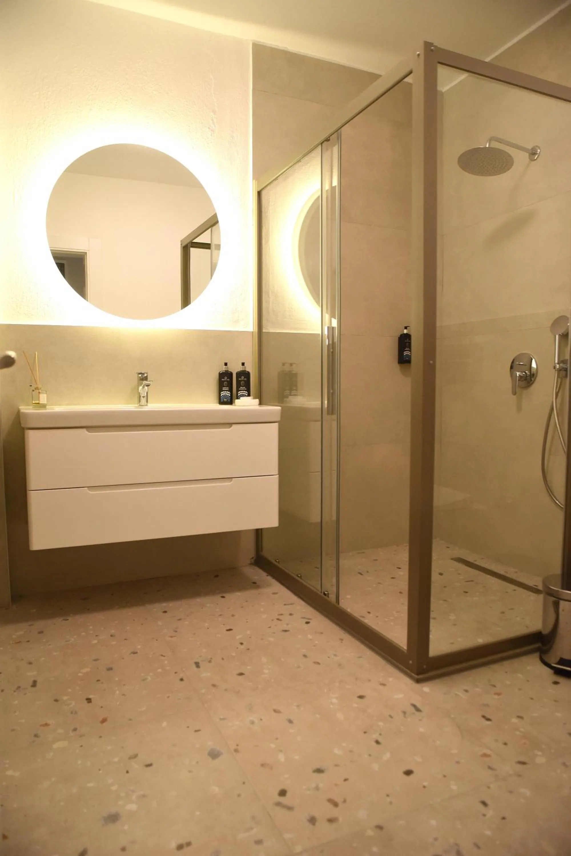 Shower in Mozaik Hotel