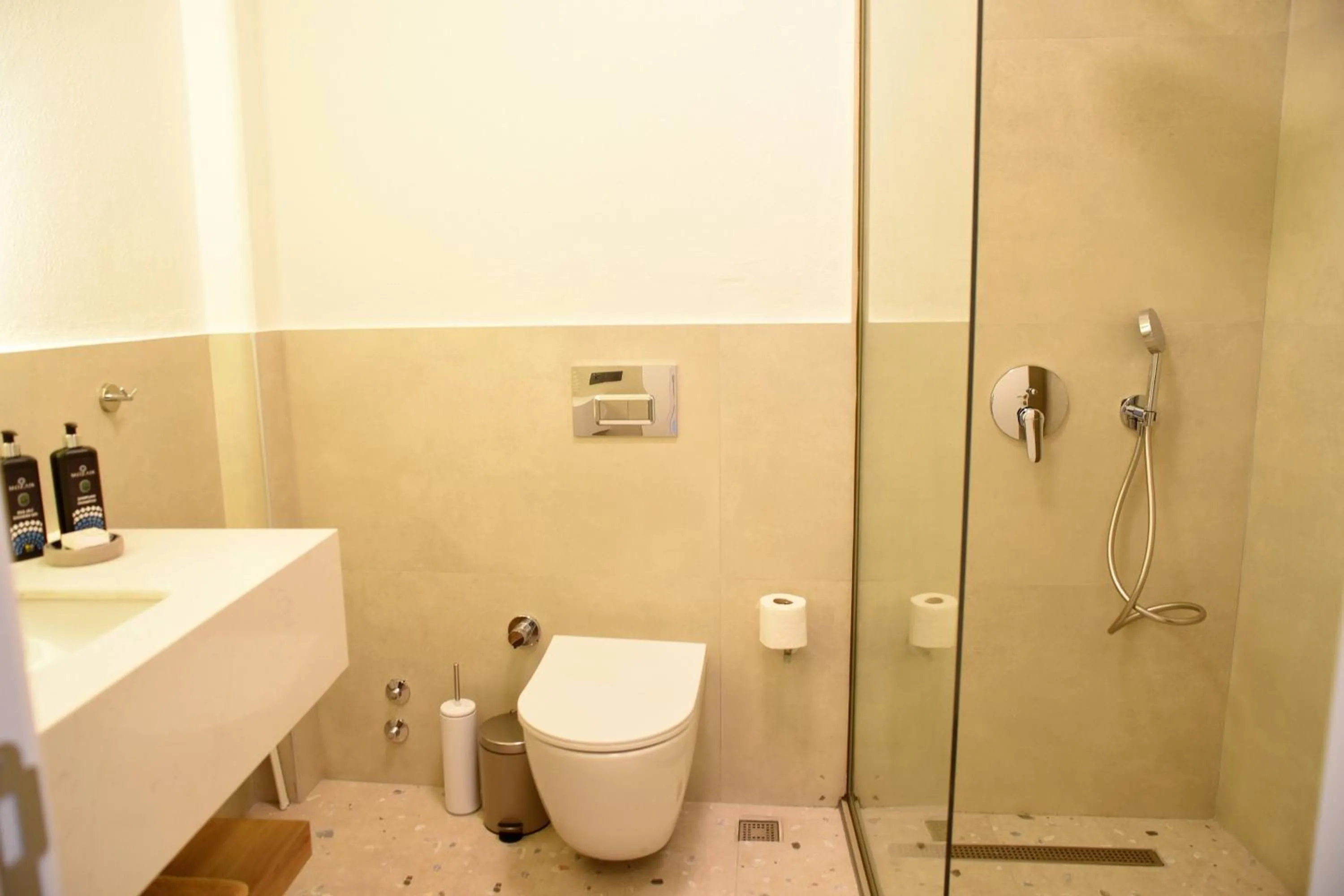 Shower in Mozaik Hotel