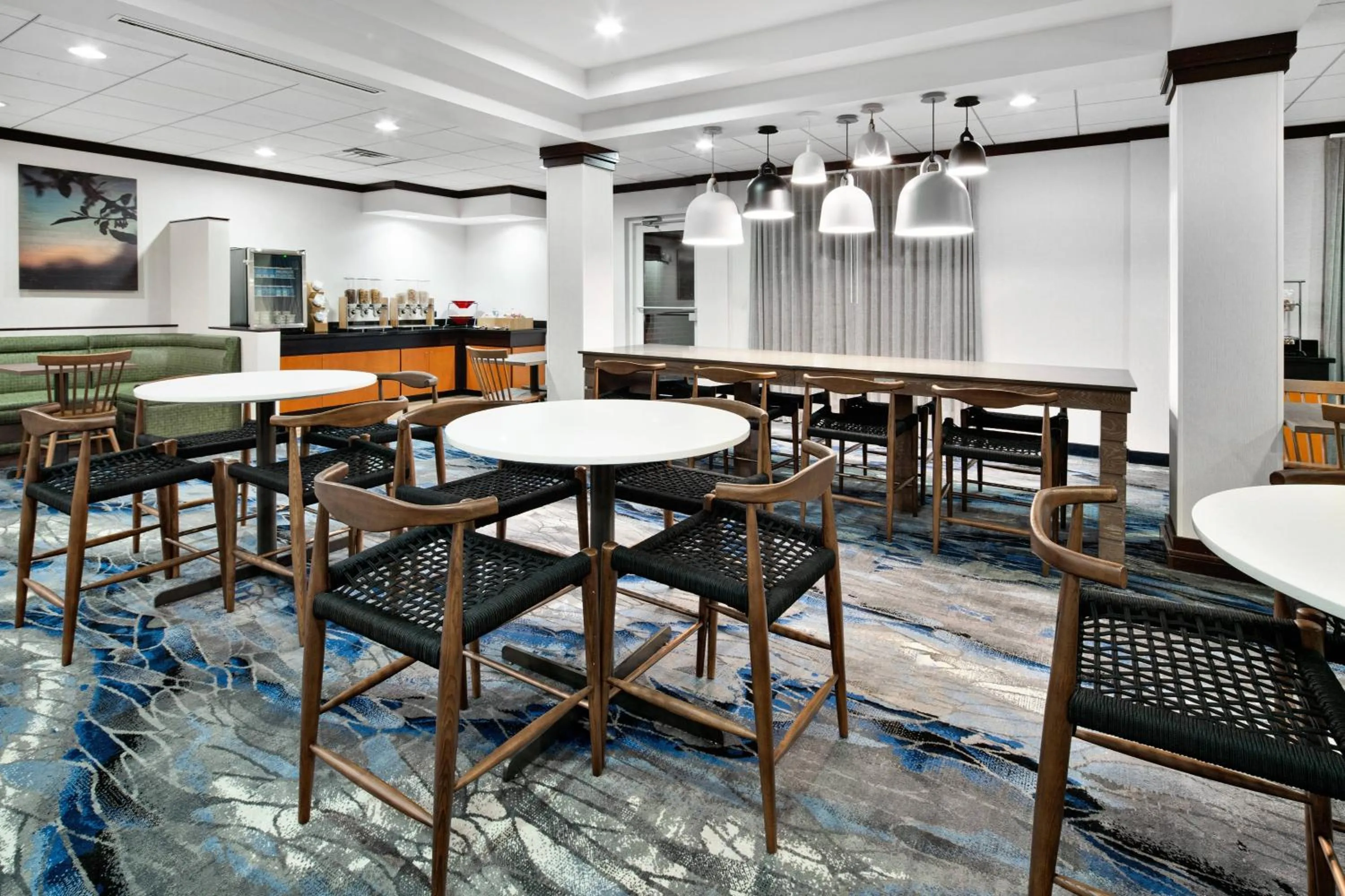 Breakfast in Fairfield Inn & Suites by Marriott Marietta