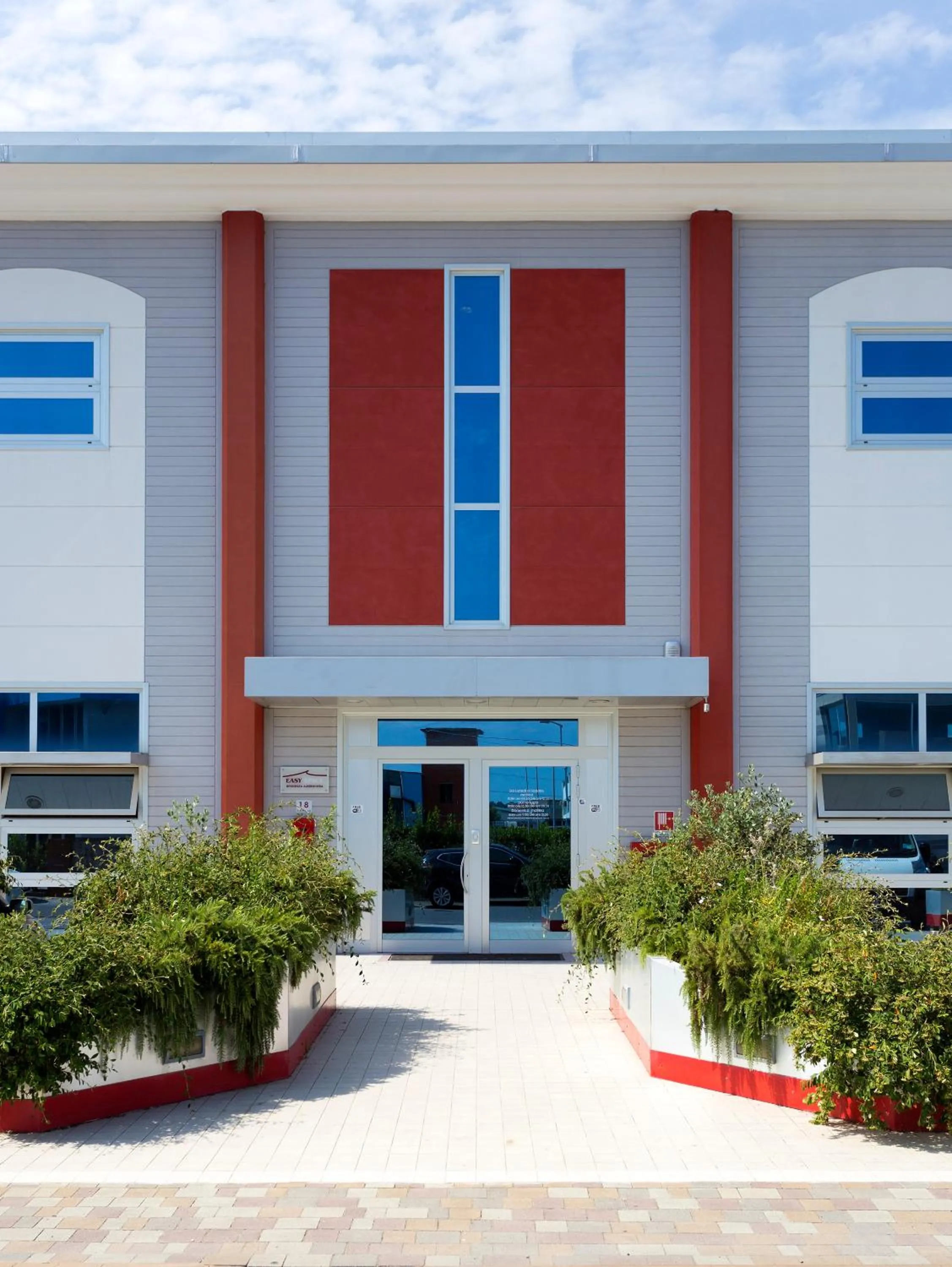 Facade/entrance in Easy Space