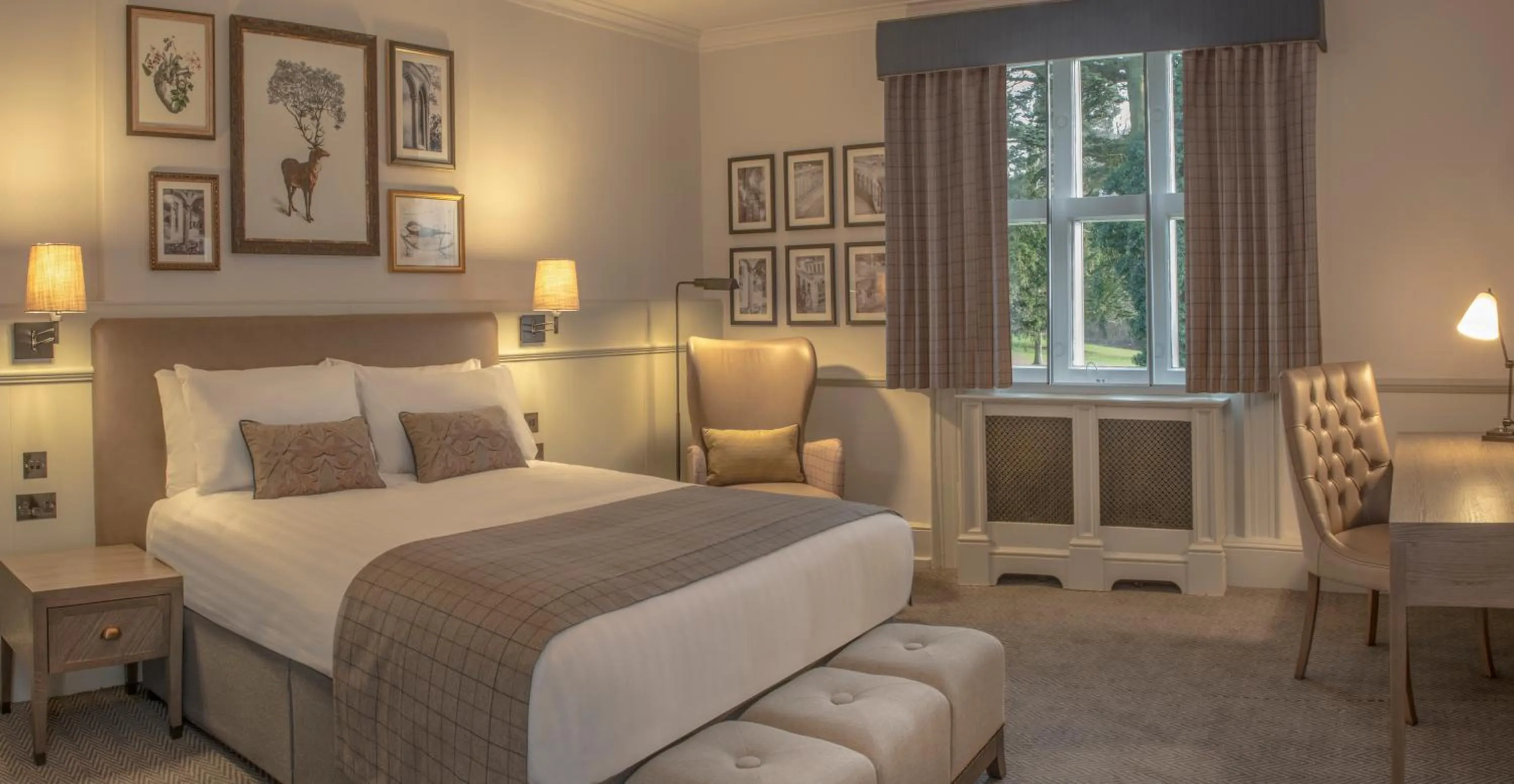 Bedroom, Bed in De Vere Latimer Estate