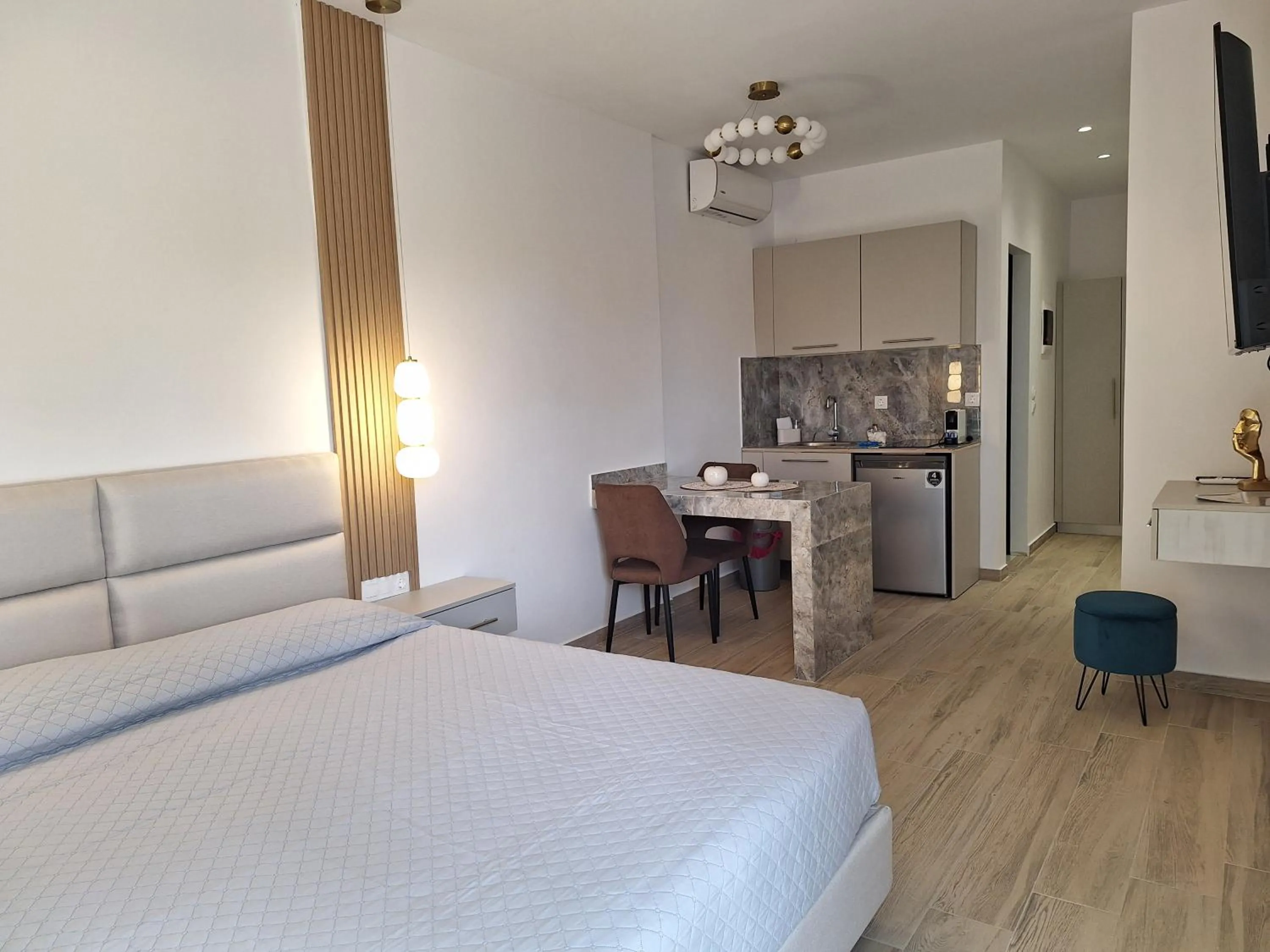 Bed in George Beach Studios