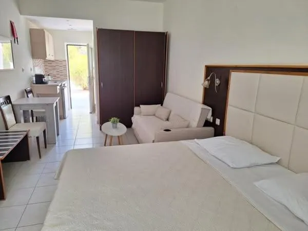 Bed in George Beach Studios