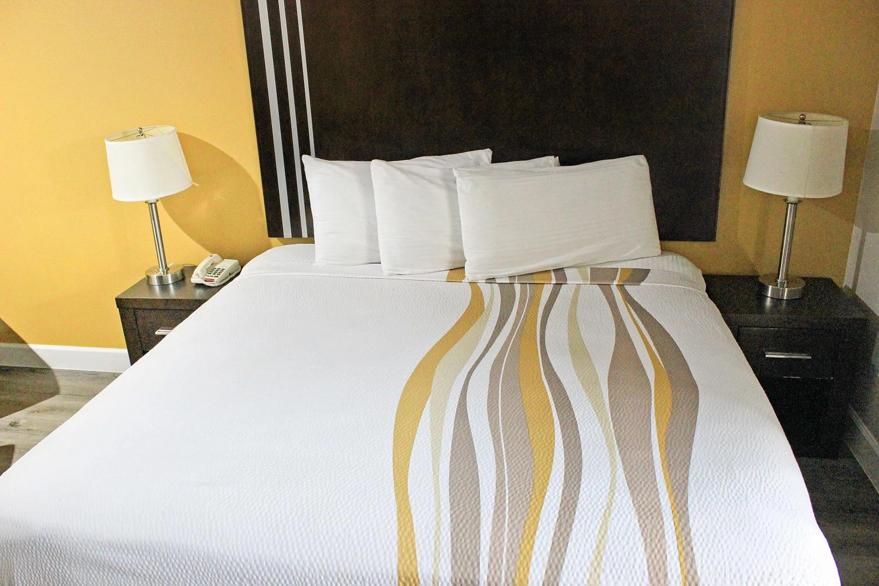 Bed in Palacio Royale Houston NW at Beltway 8