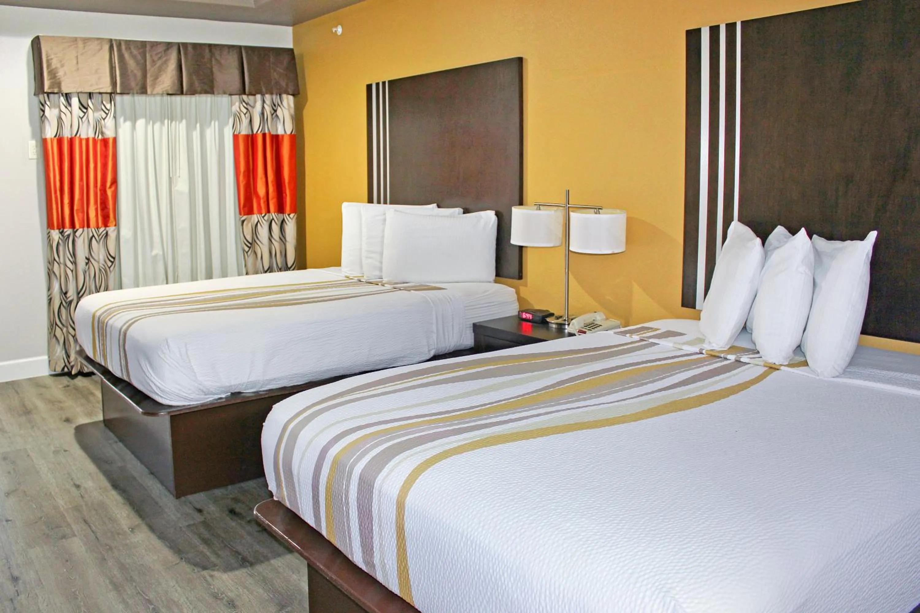 Photo of the whole room, Bed in Palacio Royale Houston NW at Beltway 8