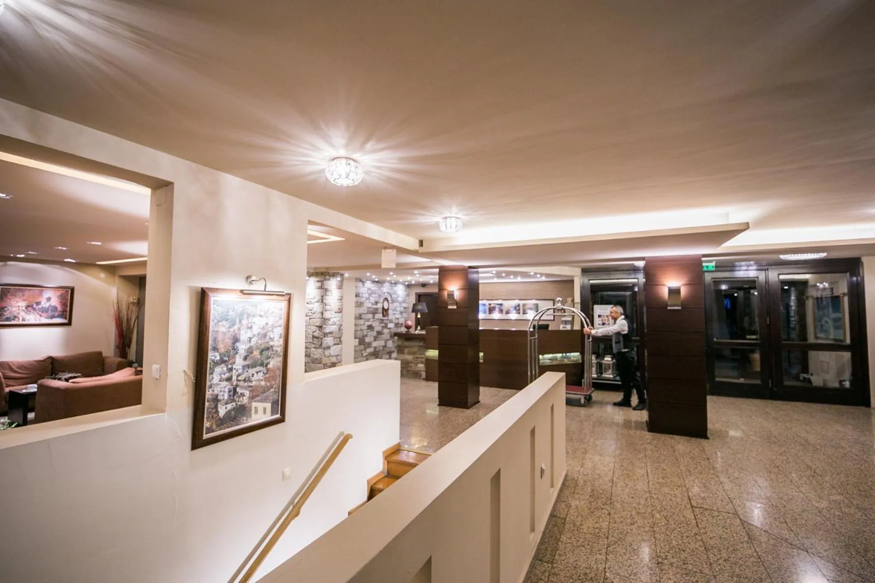 Communal lounge/ TV room in Portaria Hotel