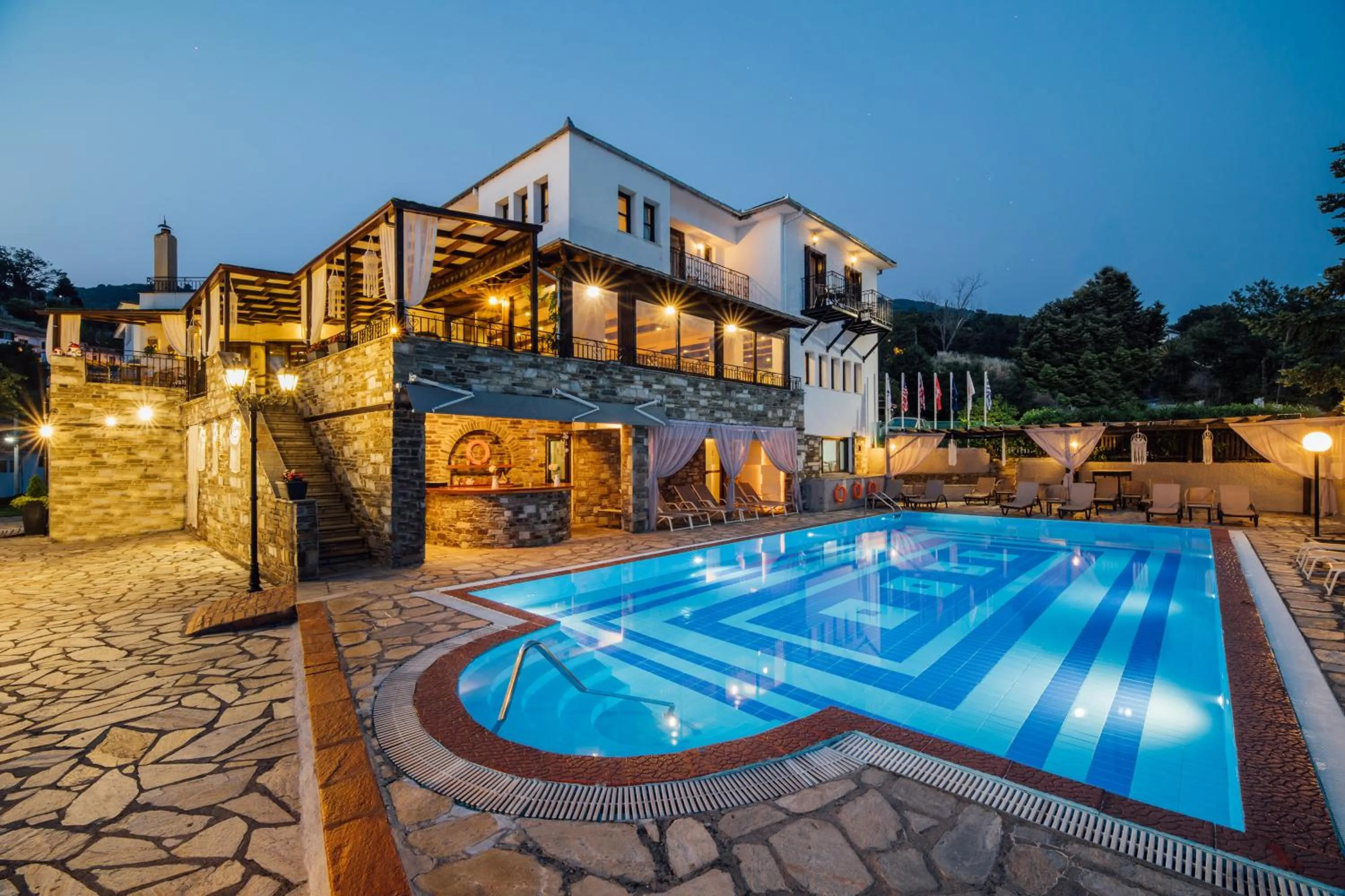 Swimming pool in Portaria Hotel