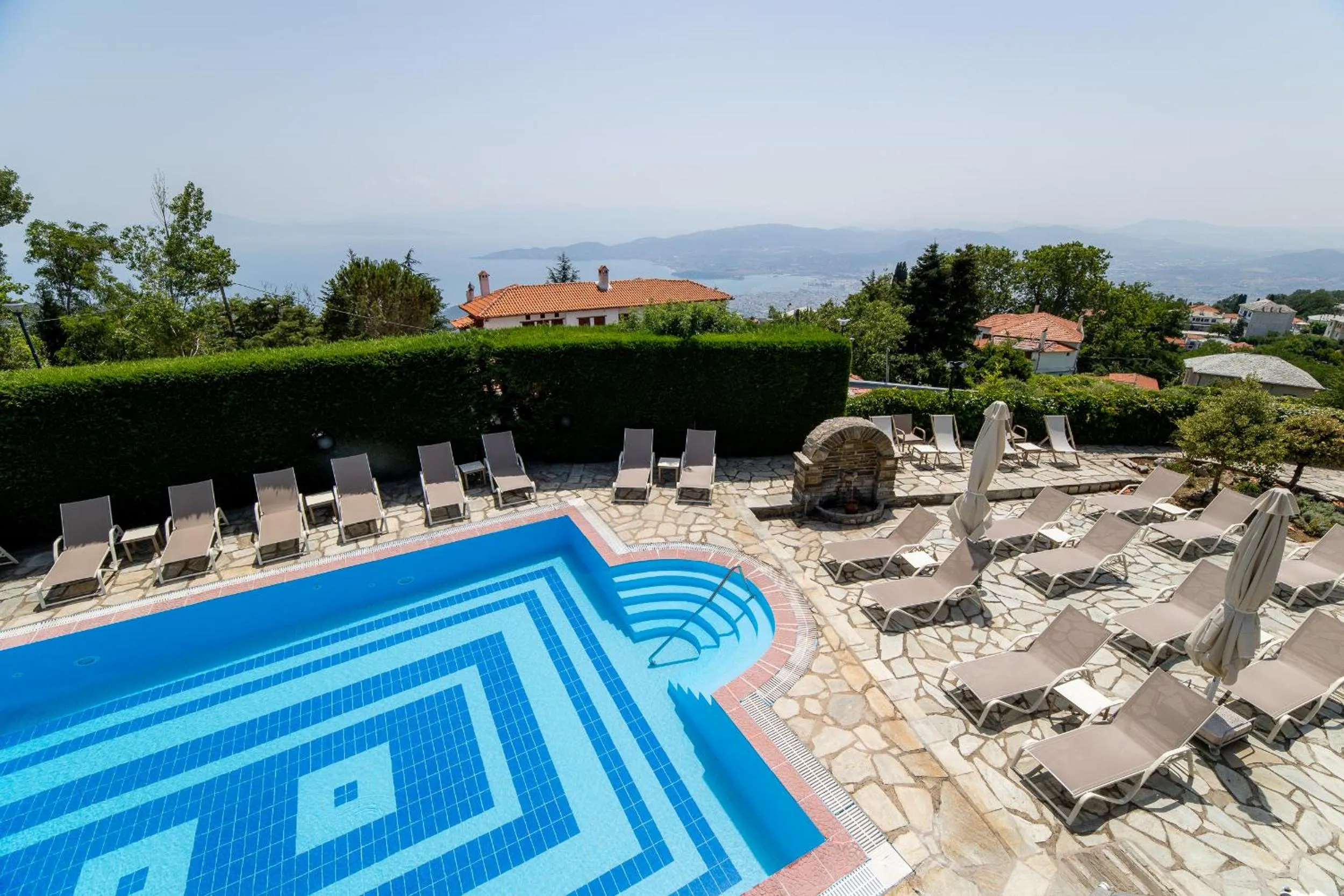 Swimming pool in Portaria Hotel